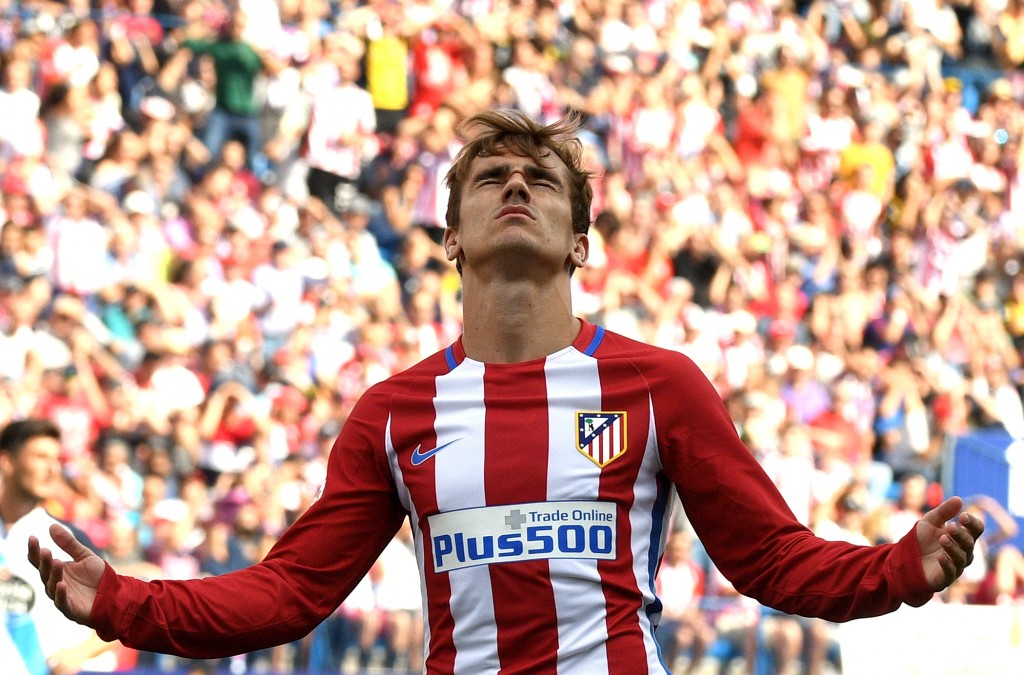 Atletico Madrid's French forward Antoine Griezmann gestures after missing a goal opportunity during the Spanish league football match Club Atletico de Madrid vs RC Deportivo de la Coruna at the Vicente Calderon stadium in Madrid on September 25, 2016. / AFP / GERARD JULIEN (Photo credit should read GERARD JULIEN/AFP/Getty Images)