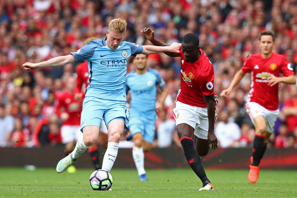MANCHESTER, ENGLAND - SEPTEMBER 10: Kevin De Bruyne of Manchester City is closed down by Eric Bailly of Manchester United during the Premier League match between Manchester United and Manchester City at Old Trafford on September 10, 2016 in Manchester, England. (Photo by Clive Brunskill/Getty Images)