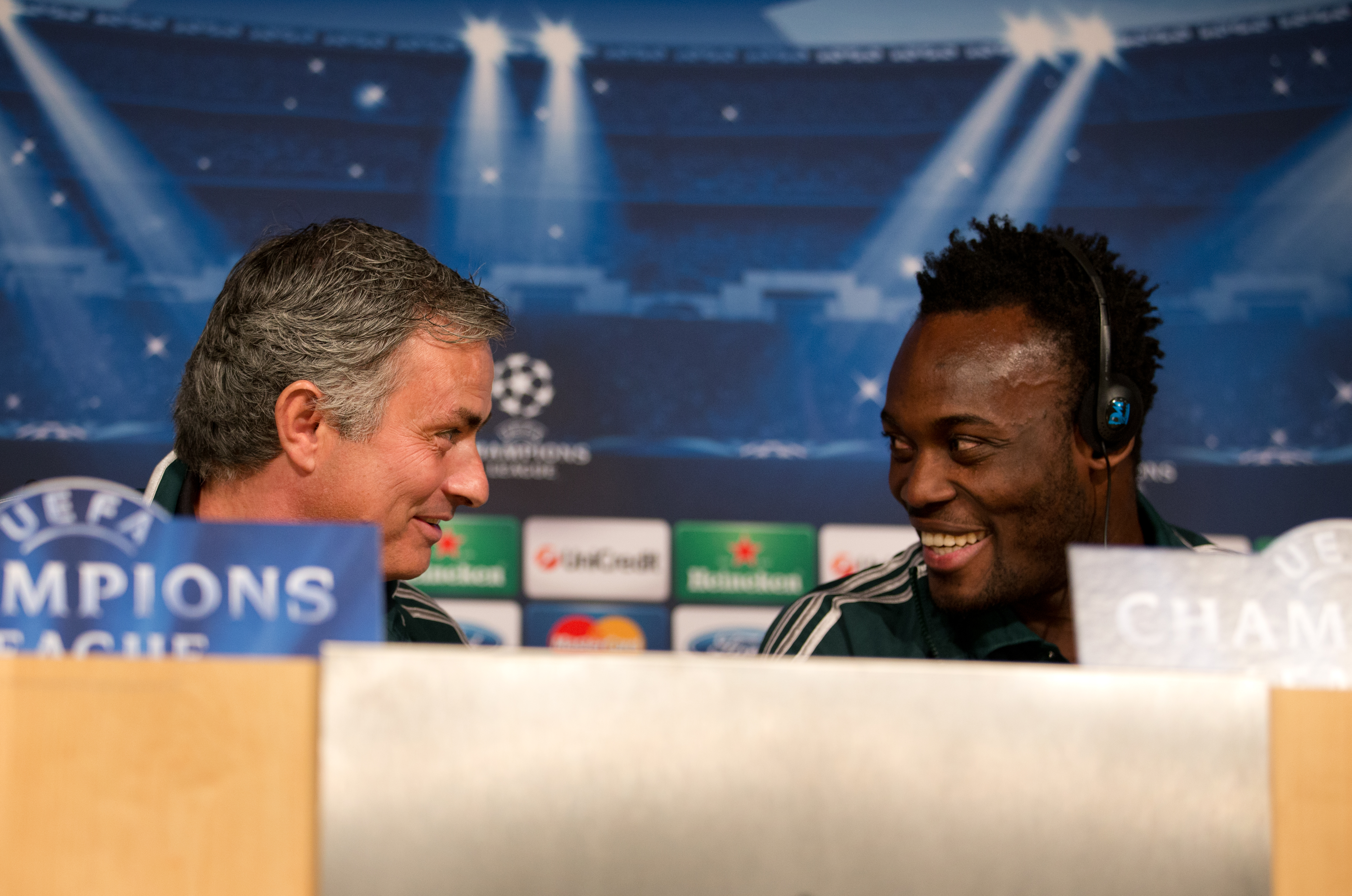 MADRID, SPAIN - FEBRUARY 12: Head coach Jose Mourinho (L) of Real Madrid chats with his player Michael Essien during a press conference ahead of the UEFA Champions League match between Real Madrid CF and Manchester United at the Valdebebas training ground on February 12, 2013 in Madrid, Spain. (Photo by Jasper Juinen/Getty Images)