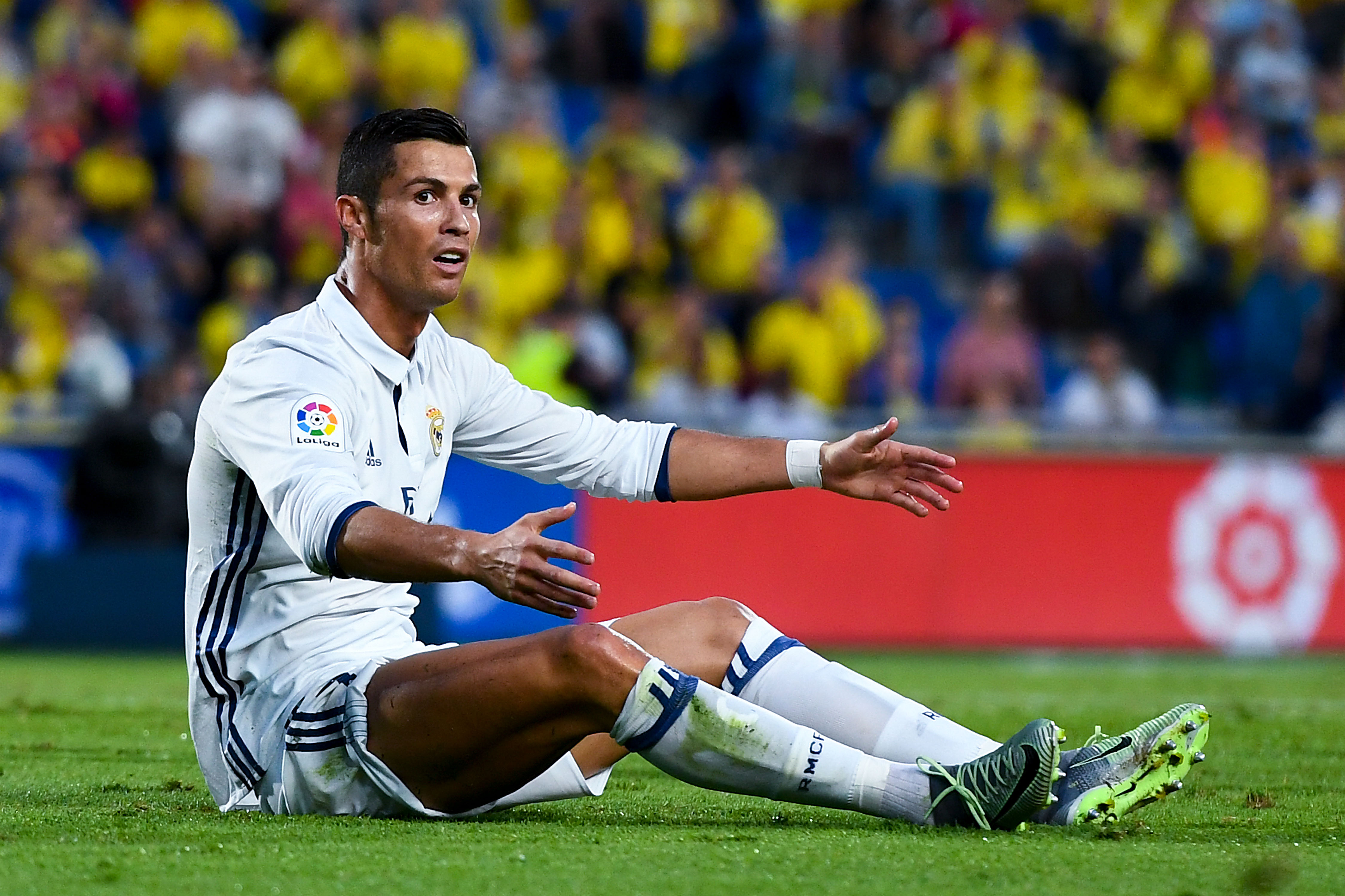 LAS PALMAS, SPAIN - SEPTEMBER 24: Cristiano Ronaldo of Real Madrid CF reacts during the La Liga match between UD Las Palmas and Real Madrid CF on September 24, 2016 in Las Palmas, Spain. (Photo by David Ramos/Getty Images)