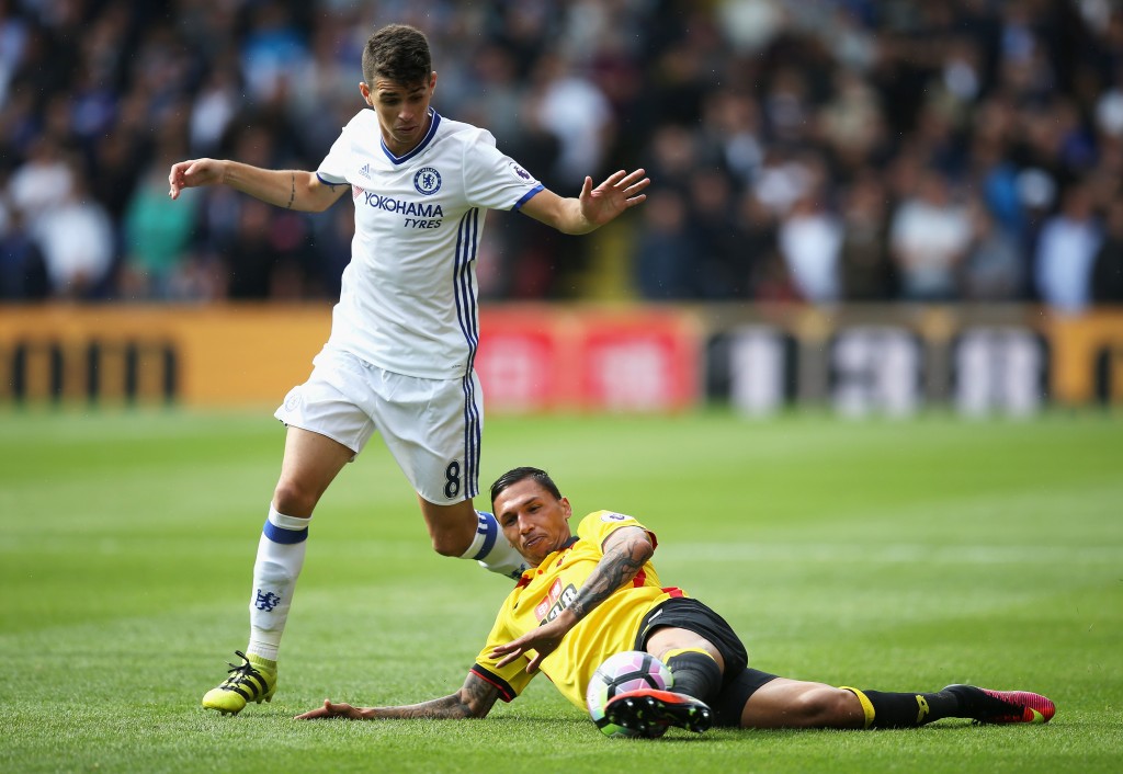 WATFORD, ENGLAND - AUGUST 20: Craig Cathcart of Watford and Oscar of Chelsea battle for possession during the Premier League match between Watford and Chelsea at Vicarage Road on August 20, 2016 in Watford, England. (Photo by Steve Bardens/Getty Images)