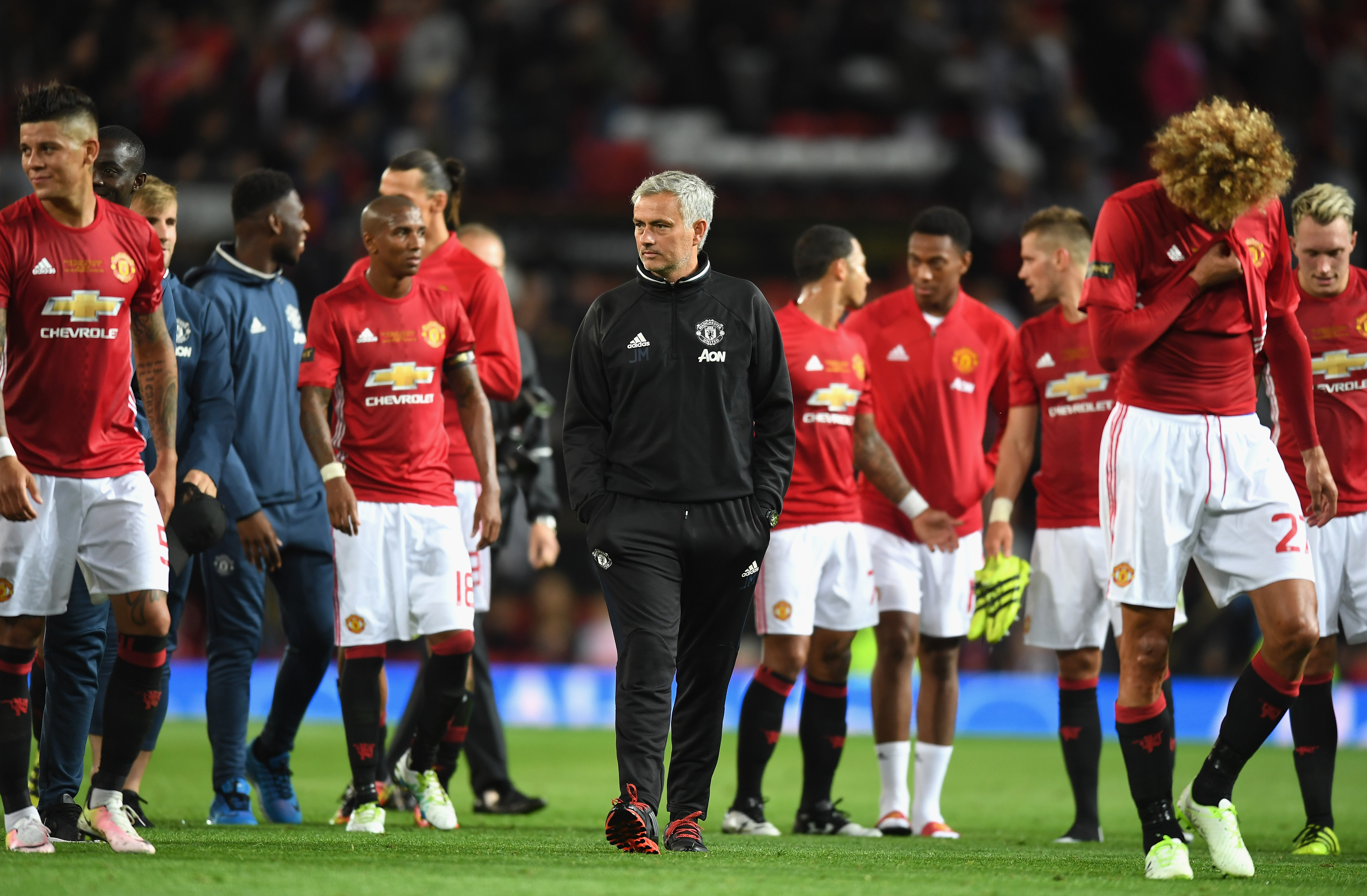 MANCHESTER, ENGLAND - AUGUST 03: Manager of Manchester United, Jose Mourinho and the Manchester United squad look on following the Wayne Rooney Testimonial match between Manchester United and Everton at Old Trafford on August 3, 2016 in Manchester, England. (Photo by Michael Regan/Getty Images)