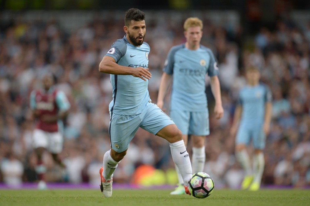 Manchester City's Argentinian striker Sergio Aguero runs with the ball during the English Premier League football match between Manchester City and West Ham United at the Etihad Stadium in Manchester, north west England, on August 28, 2016. / AFP / OLI SCARFF / RESTRICTED TO EDITORIAL USE. No use with unauthorized audio, video, data, fixture lists, club/league logos or 'live' services. Online in-match use limited to 75 images, no video emulation. No use in betting, games or single club/league/player publications. / (Photo credit should read OLI SCARFF/AFP/Getty Images)