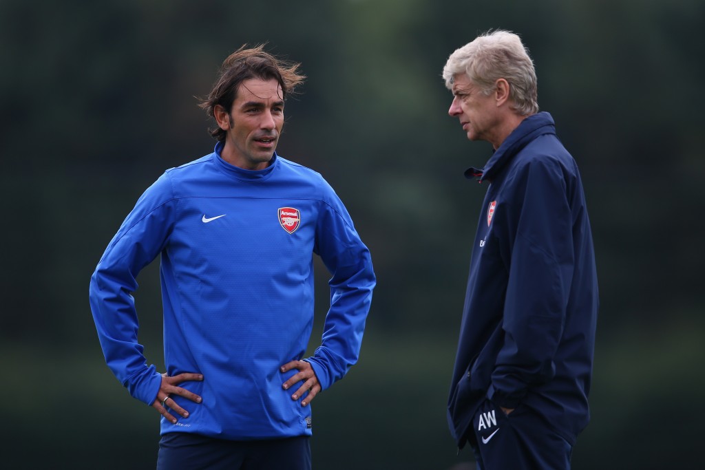 ST ALBANS, ENGLAND - SEPTEMBER 30: Manager Arsene Wenger of Arsenal talks to Robert Pires during an Arsenal training session ahead of their Champions League Group F match against Napoli at London Colney on September 30, 2013 in St Albans, England. (Photo by Paul Gilham/Getty Images)