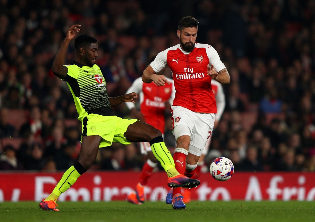 LONDON, ENGLAND - OCTOBER 25: Dominic Samuel of Reading (L) tackles Olivier Giroud of Arsenal (R) during the EFL Cup fourth round match between Arsenal and Reading at Emirates Stadium on October 25, 2016 in London, England. (Photo by Ian Walton/Getty Images)