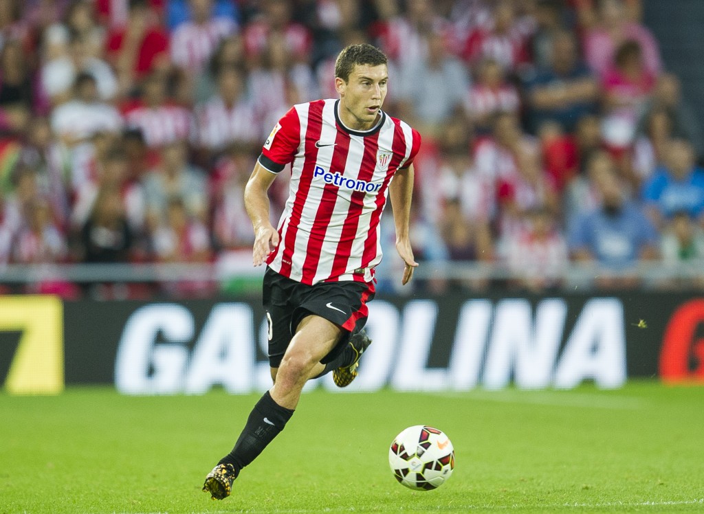 BILBAO, SPAIN - AUGUST 30: Oscar De Marcos of Athletic Club Bilbao?controls the ball during the La Liga match between Athletic Club and Levante UD at San Mames Stadium on August 30, 2014 in Bilbao, Spain. (Photo by Juan Manuel Serrano Arce/Getty Images)