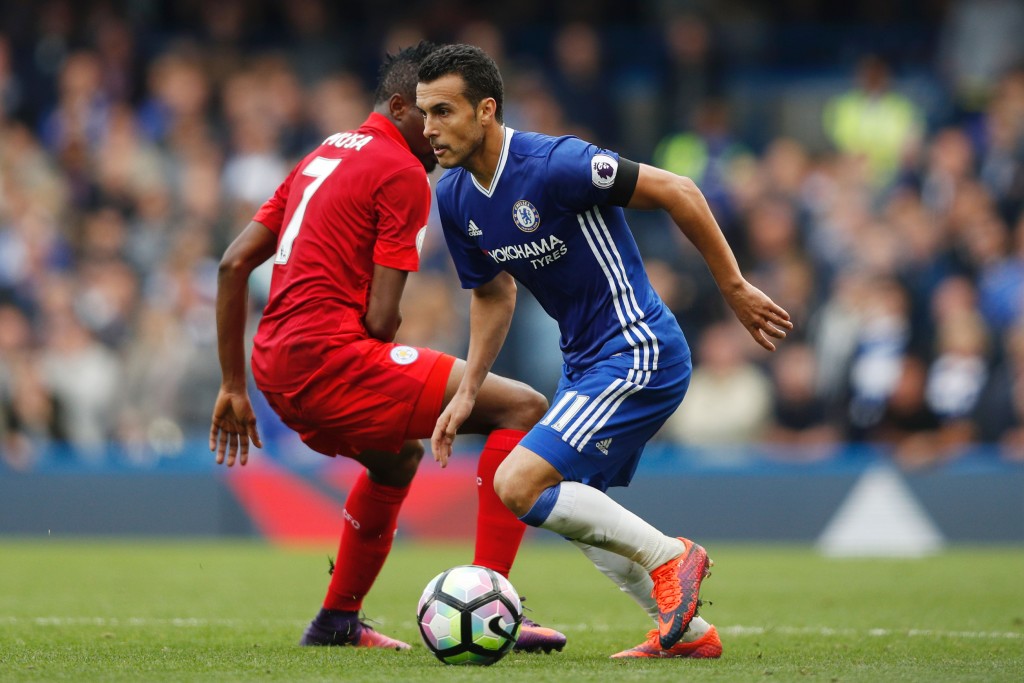 Leicester City's Nigerian midfielder Ahmed Musa (L) vies with Chelsea's Spanish midfielder Pedro during the English Premier League football match between Chelsea and Leicester City at Stamford Bridge in London on October 15, 2016. (Photo by Adrian Dennis/AFP/Getty Images)