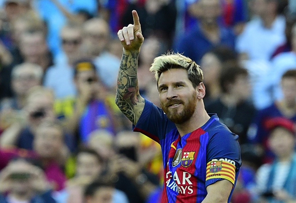 Barcelona's Argentinian forward Lionel Messi celebrates a goal during the Spanish league football match FC Barcelona vs RC Deportivo de la Coruna at the Camp Nou stadium in Barcelona on October 15, 2016 / AFP / LLUIS GENE (Photo: LLUIS GENE/AFP/Getty Images)