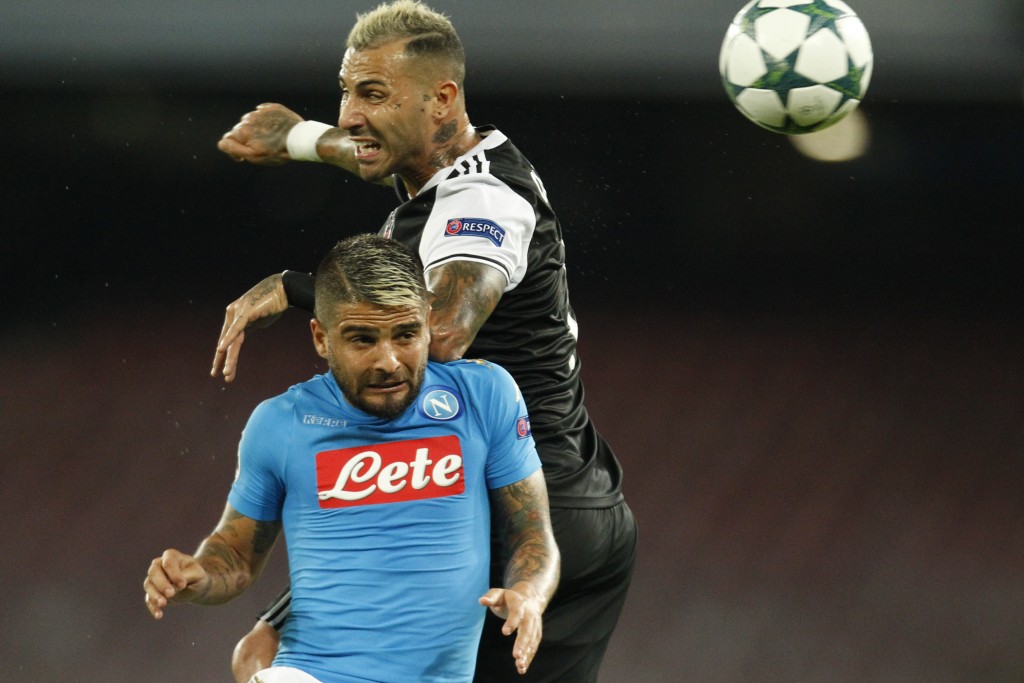Besiktas' forward from Portugal Ricardo Quaresma (top) fights for the ball with Napoli's midfielder from Italy Lorenzo Insigne during the UEFA Champions League football match SSC Napoli vs Besiktas on October 19, 2016 at the San Paolo stadium in Naples. / AFP / Carlo Hermann (Photo credit should read CARLO HERMANN/AFP/Getty Images)