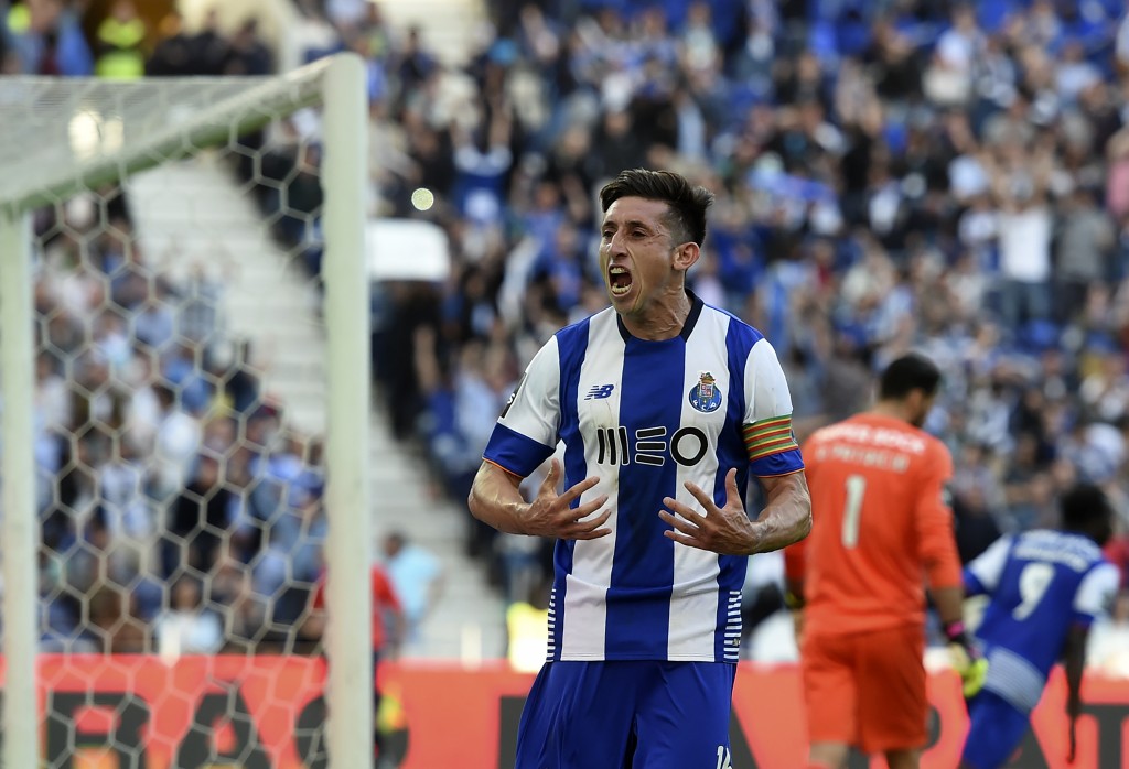 Porto's Mexican midfielder Hector Herrera celebrates a goal during the Portuguese league football match FC Porto vs Sporting CP at the Dragao stadium in Porto on April 29, 2016. / AFP / FRANCISCO LEONG (Photo credit should read FRANCISCO LEONG/AFP/Getty Images)