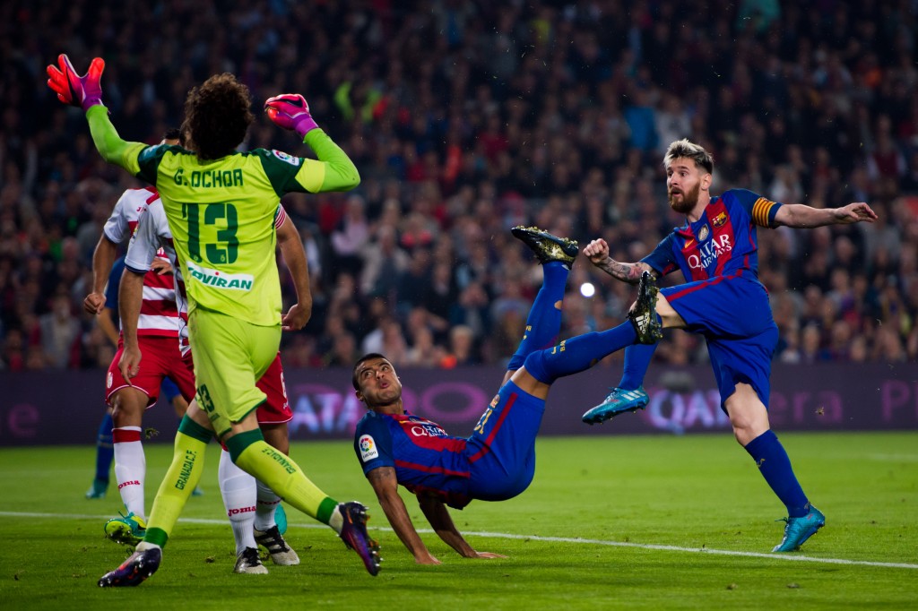 BARCELONA, SPAIN - OCTOBER 29: Rafinha (C) of FC Barcelona scores the opening goal with an overhead kick during the La Liga match between FC Barcelona and Granada CF at Camp Nou stadium on October 29, 2016 in Barcelona, Spain. (Photo by Alex Caparros/Getty Images)