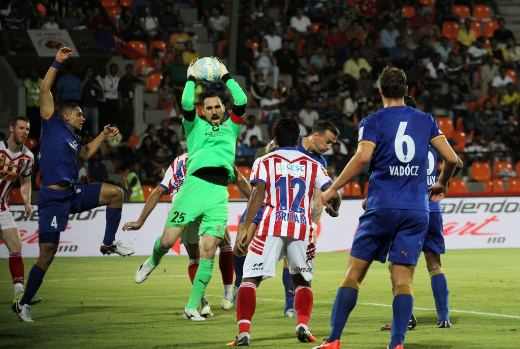 Mumbai City FC goalkeeper Roberto Volpato collects the ball of a corner kick during match 10 of the Indian Super League (ISL) season 3 between Mumbai City FC and Atletico de Kolkata held at the Mumbai Football Arena in Mumbai, India on the 11th October 2016. Photo by Vipin Pawar / ISL/ SPORTZPICS