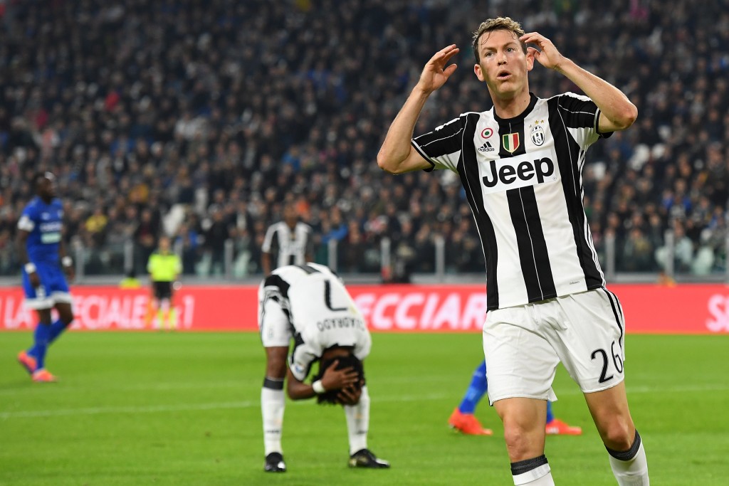 TURIN, ITALY - OCTOBER 15: Stephan Lichtsteiner of Juventus FC reacts during the Serie A match between Juventus FC and Udinese Calcio at Juventus Stadium on October 15, 2016 in Turin, Italy. (Photo by Valerio Pennicino/Getty Images)