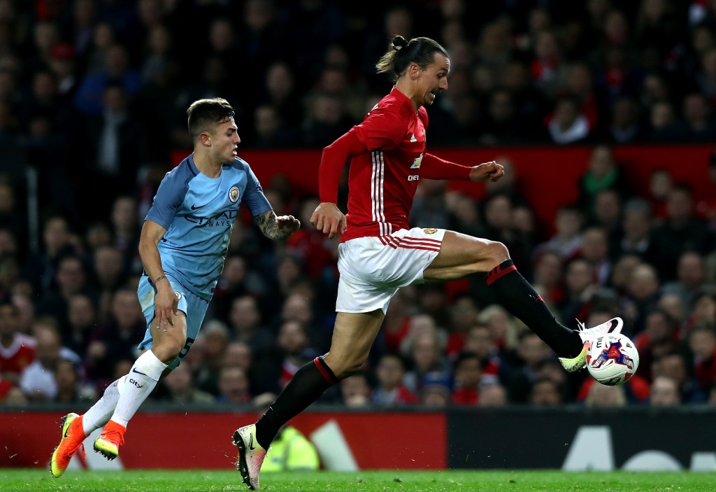 MANCHESTER, ENGLAND - OCTOBER 26: Zlatan Ibrahimovic of Manchester United (R) controls the ball during the EFL Cup fourth round match between Manchester United and Manchester City at Old Trafford on October 26, 2016 in Manchester, England. (Photo by David Rogers/Getty Images)
