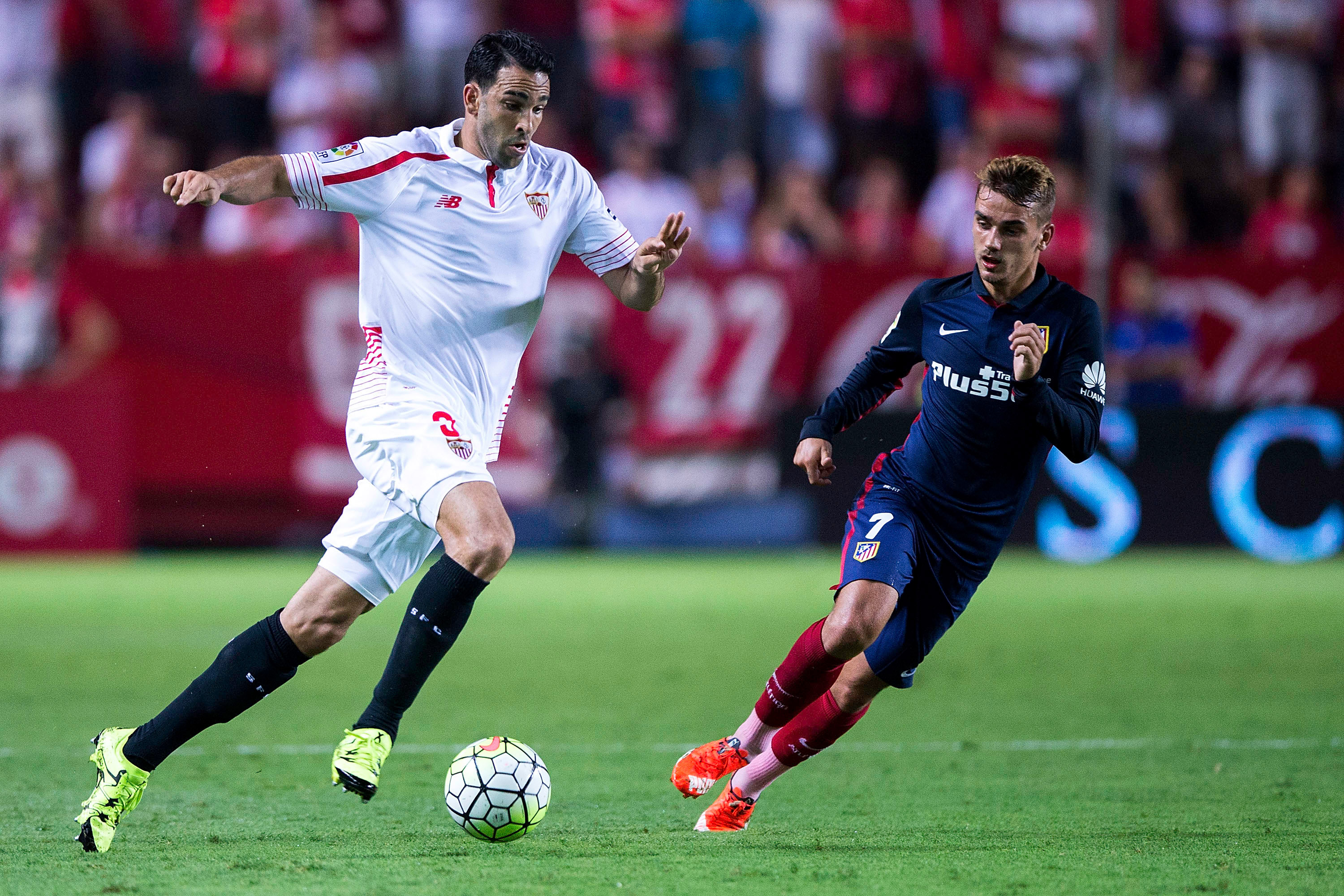SEVILLE, SPAIN - AUGUST 30: Adil Rami (L) of Sevilla FC competes for the ball with Antoine Griezmann (R) of Atletico de Madrid during the La Liga match between Sevilla FC and Club Atletico de Madrid at Estadio Ramon Sanchez Pizjuan on August 30, 2015 in Seville, Spain. (Photo by Gonzalo Arroyo Moreno/Getty Images)
