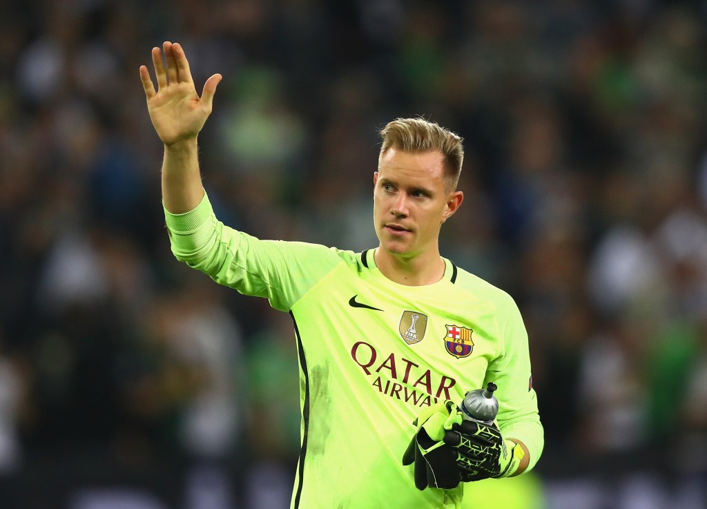 MOENCHENGLADBACH, GERMANY - SEPTEMBER 28: Marc-Andre ter Stegen of Barcelona waves to the fans after the UEFA Champions League group C match between VfL Borussia Moenchengladbach and FC Barcelona at Borussia-Park on September 28, 2016 in Moenchengladbach, North Rhine-Westphalia. (Photo by Dean Mouhtaropoulos/Bongarts/Getty Images)