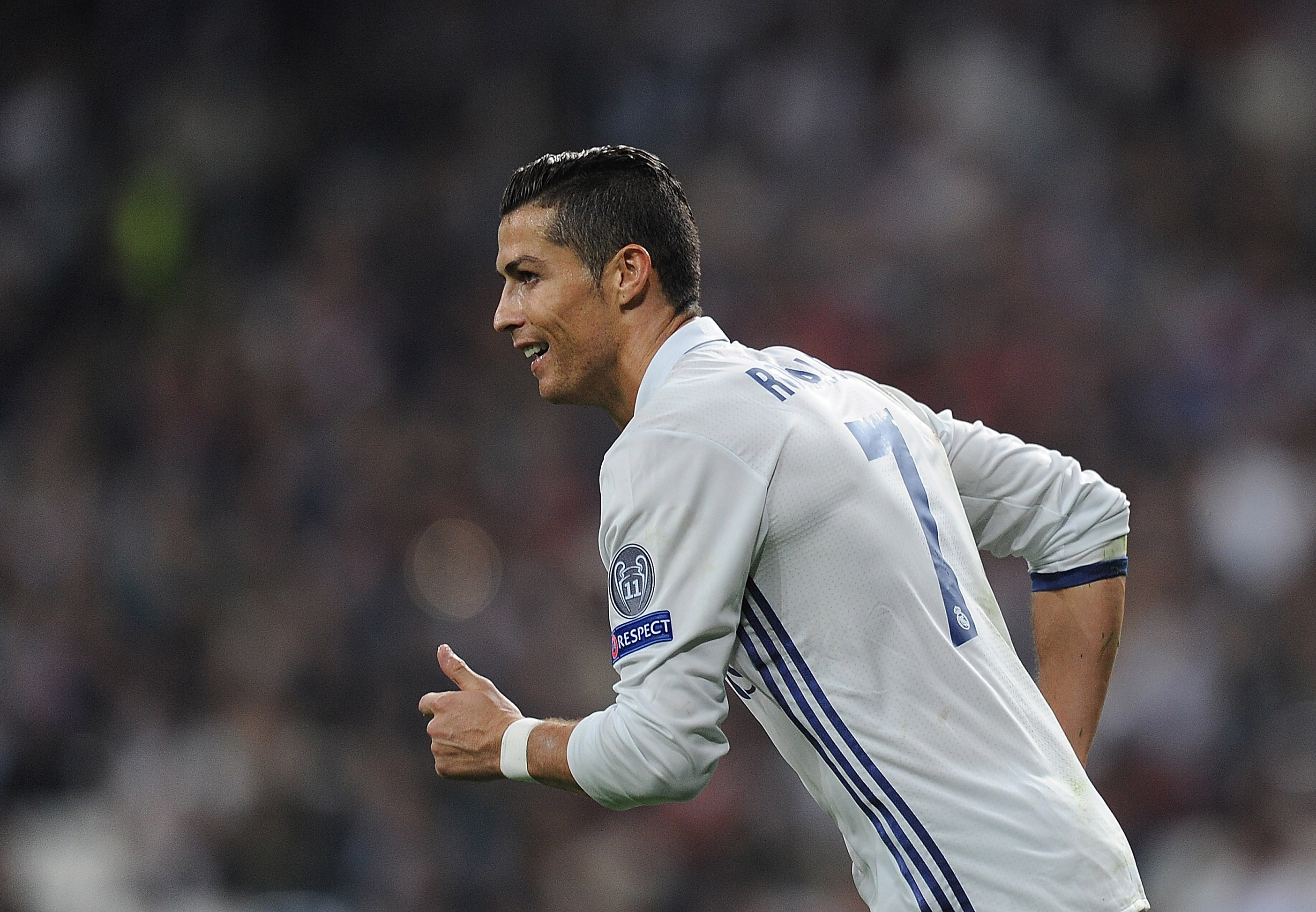 MADRID, SPAIN - OCTOBER 18: Cristiano Ronaldo of Real Madrid CF reacts during the UEFA Champions League, Group F match between Real Madrid CF and Legia Warszawa at Santiago Bernabeu stadium on October 18, 2016 in Madrid, Spain. (Photo by Denis Doyle/Getty Images)