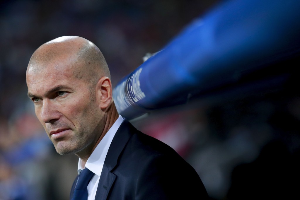 MADRID, SPAIN - OCTOBER 18: Coach Zinedine Zidane of Real Madrid CF looks on ahead the bench prior to start  the UEFA Champions League group F match between Real Madrid CF and Legia Warszawa at Santiago Bernabeu stadium on October 18, 2016 in Madrid, Spain. (Photo by Gonzalo Arroyo Moreno/Getty Images)