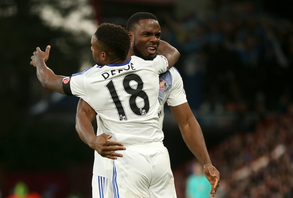 BOURNEMOUTH, ENGLAND - NOVEMBER 05: Jermain Defoe of Sunderland (L) celebrates scoring his sides second goal with Victor Anichebe of Sunderland (R) during the Premier League match between AFC Bournemouth and Sunderland at Vitality Stadium on November 5, 2016 in Bournemouth, England. (Photo by Alex Morton/Getty Images)