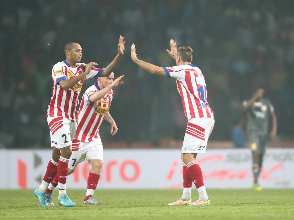 Atletico de Kolkata celebrate a goal during match 41 of the Indian Super League (ISL) season 3 between Atletico de Kolkata and NorthEast United FC held at the Rabindra Sarobar Stadium in Kolkata, India on the 17th November 2016. Photo by Luke Walker / ISL / SPORTZPICS