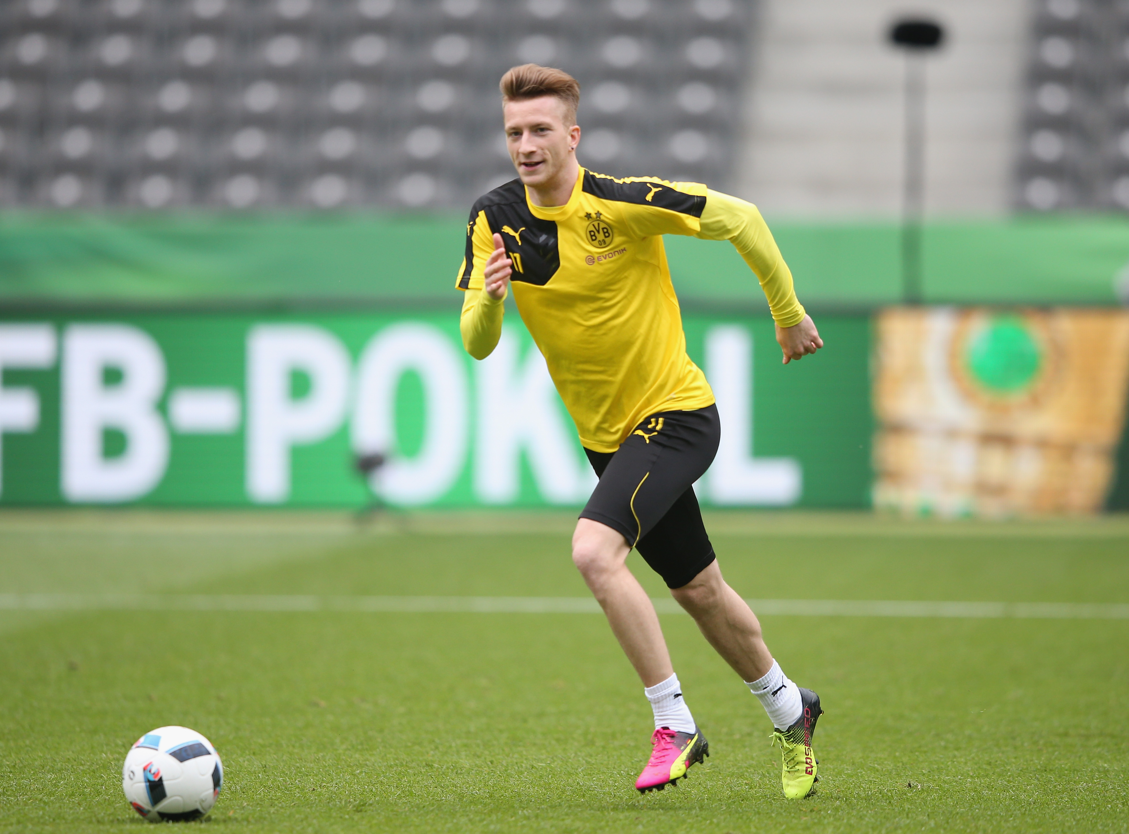 Marco Reus has a history with Arsenal, and Wenger would do well to sign him (Photo courtesy Lars Baron/Bongarts/Getty Images)