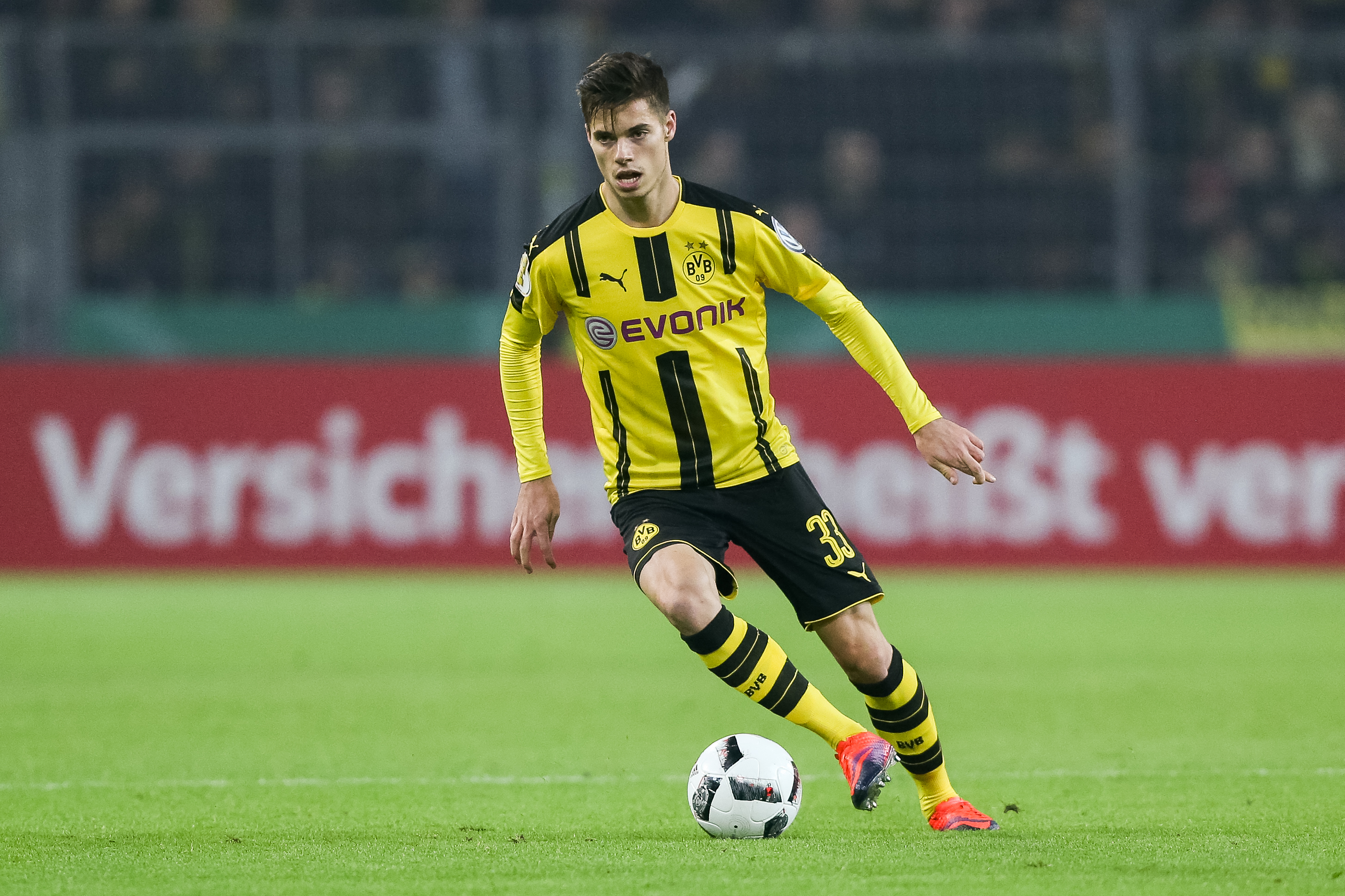 DORTMUND, GERMANY - OCTOBER 26: Julian Weigl of Dortmund plays the ball during DFB Cup second round match between Borussia Dortmund and 1. FC Union Berlin at Signal Iduna Park on October 26, 2016 in Dortmund, Germany. (Photo by Maja Hitij/Bongarts/Getty Images)