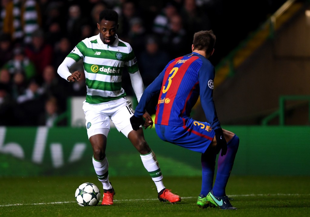 GLASGOW, SCOTLAND - NOVEMBER 23: Moussa Dembele of Celtic (L) attempts to take the ball past Gerard Pique of Barcelona (R) during the UEFA Champions League Group C match between Celtic FC and FC Barcelona at Celtic Park Stadium on November 23, 2016 in Glasgow, Scotland. (Photo by Mike Hewitt/Getty Images)