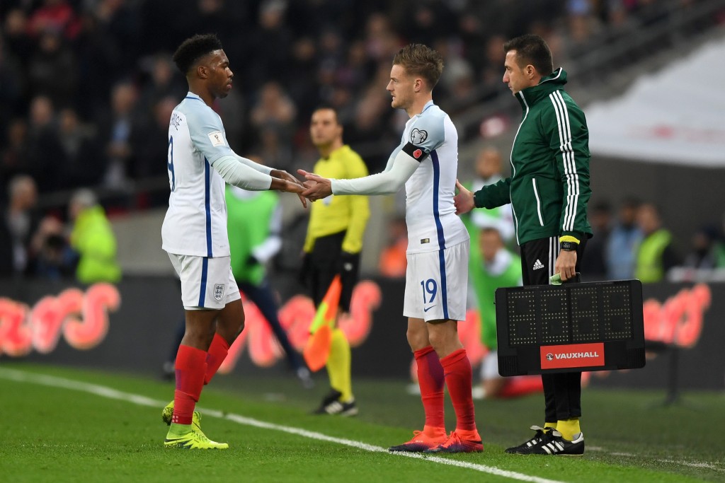 LONDON, ENGLAND - NOVEMBER 11: Daniel Sturridge of England shakes hands with replacement Jamie Vardy as he is substituted during the FIFA 2018 World Cup qualifying match between England and Scotland at Wembley Stadium on November 11, 2016 in London, England. (Photo by Shaun Botterill/Getty Images)