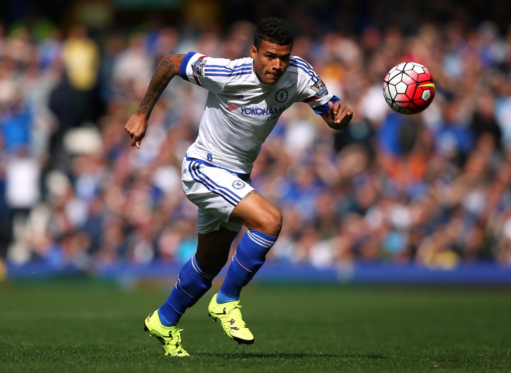 LIVERPOOL, ENGLAND - SEPTEMBER 12: Kenedy of Chelsea during the Barclays Premier League match between Everton and Chelsea at Goodison Park on September 12, 2015 in Liverpool, United Kingdom. (Photo by Alex Livesey/Getty Images)