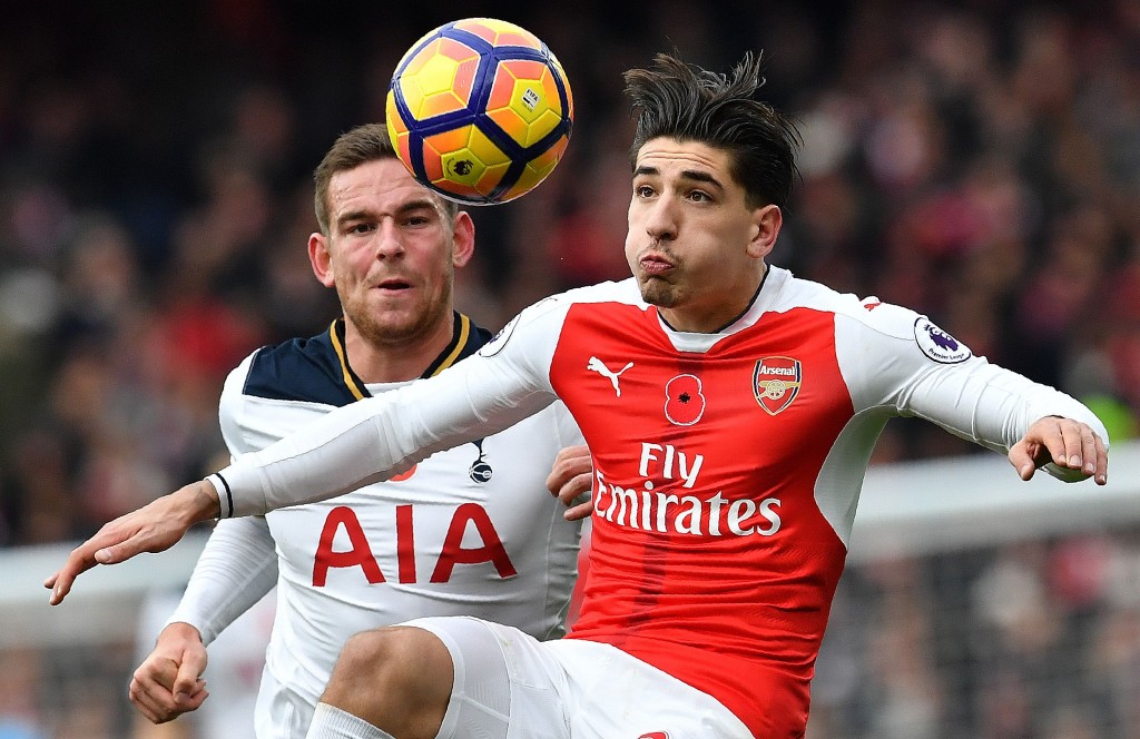Tottenham Hotspur's Dutch striker Vincent Janssen (L) vies with Arsenal's Spanish defender Hector Bellerin during the English Premier League football match between Arsenal and Tottenham Hotspur at the Emirates Stadium in London on November 6, 2016. (Photo by BEN STANSALL/AFP/Getty Images)