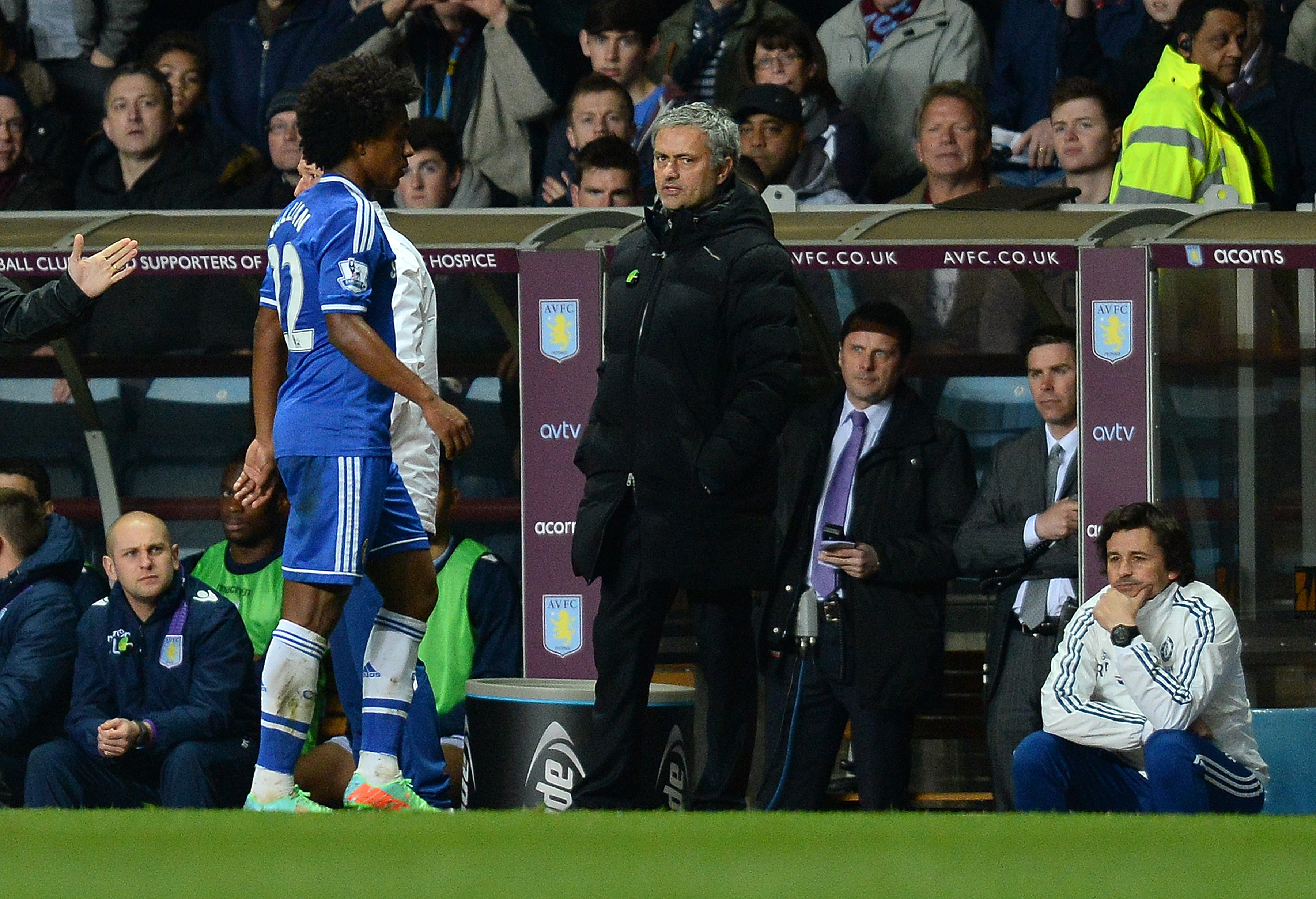 Chelsea's Portuguese manager Jose Mourinho (C) looks on as Chelsea's Brazilian midfielder Willian (L) walks past after being sent off during the English Premier League football match between Aston Villa and Chelsea at Villa Park in Birmingham on March 15, 2014. AFP PHOTO/ANDREW YATES
RESTRICTED TO EDITORIAL USE. NO USE WITH UNAUTHORIZED AUDIO, VIDEO, DATA, FIXTURE LISTS, CLUB/LEAGUE LOGOS OR LIVE SERVICES. ONLINE IN-MATCH USE LIMITED TO 45 IMAGES, NO VIDEO EMULATION. NO USE IN BETTING, GAMES OR SINGLE CLUB/LEAGUE/PLAYER PUBLICATIONS. (Photo credit should read ANDREW YATES/AFP/Getty Images)
