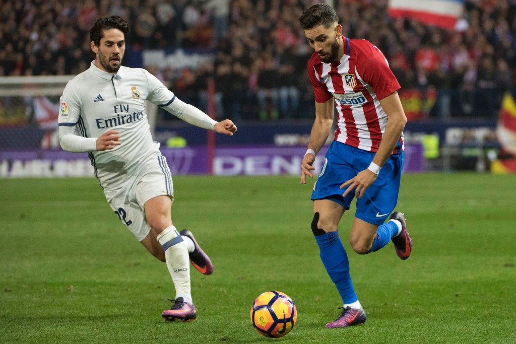 Real Madrid's midfielder Isco (L) vies with Atletico Madrid's Belgian midfielder Yannick Ferreira Carrasco during the Spanish league football match Club Atletico de Madrid vs Real Madrid CF at the Vicente Calderon stadium in Madrid, on November 19, 2016. / AFP / CURTO DE LA TORRE (Photo credit should read CURTO DE LA TORRE/AFP/Getty Images)