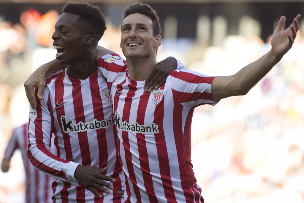 Athletic Bilbaos forward Aritz Aduriz celebrates after scoring with forward Inaki Williams (L) during the Spanish league football match Malaga CF vs Athletic Club Bilbao at Rosaleda stadium in Malaga on October 2, 2016. / AFP / JORGE GUERRERO (Photo credit should read JORGE GUERRERO/AFP/Getty Images)