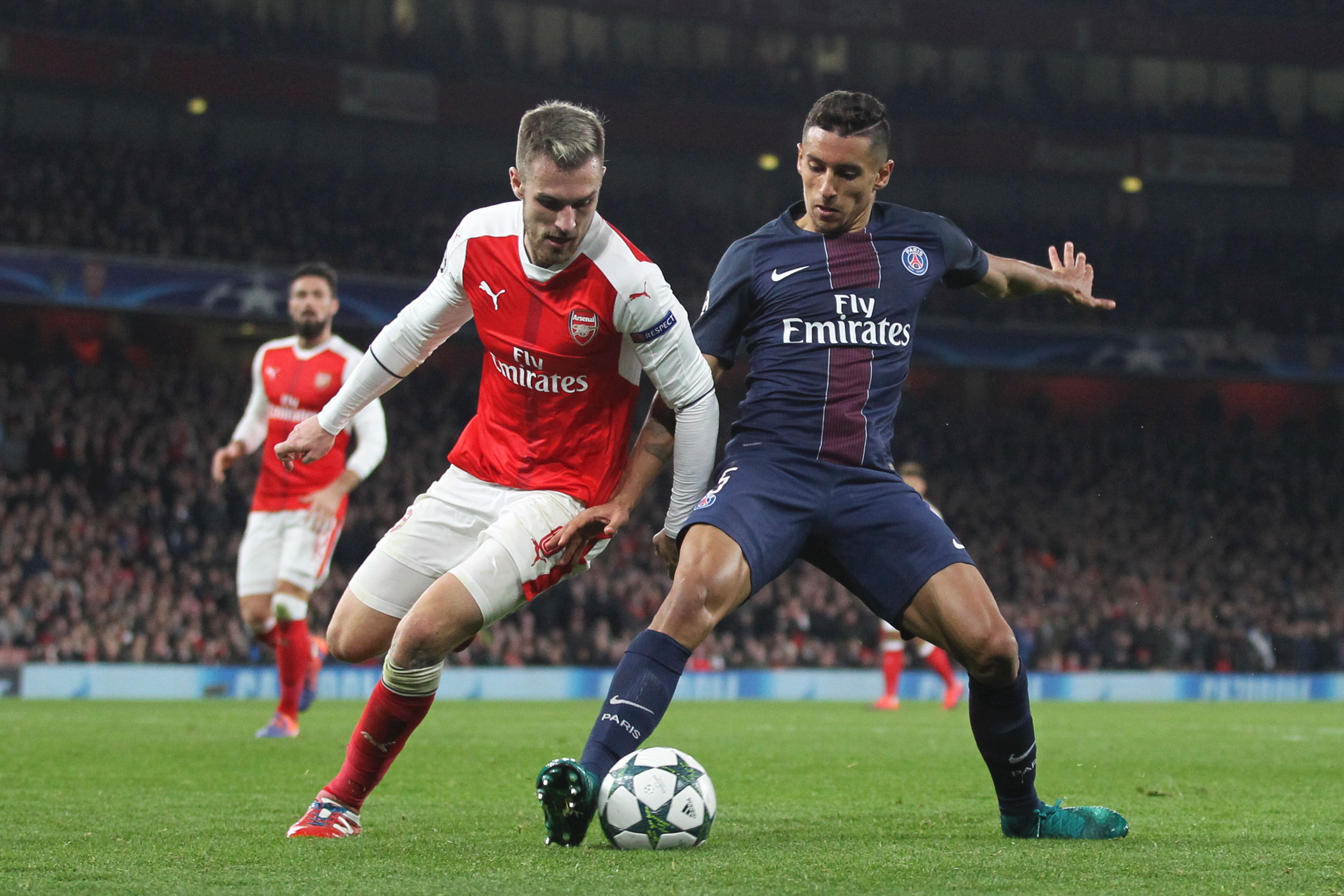 Arsenal's Welsh midfielder Aaron Ramsey (L) challenges Paris Saint-Germain's Brazilian defender Marquinhos (R) during the UEFA Champions League group A football match between Arsenal and Paris Saint-Germain at the Emirates Stadium in London on November 23, 2016. / AFP / IKIMAGES / Ian KINGTON (Photo credit should read IAN KINGTON/AFP/Getty Images)