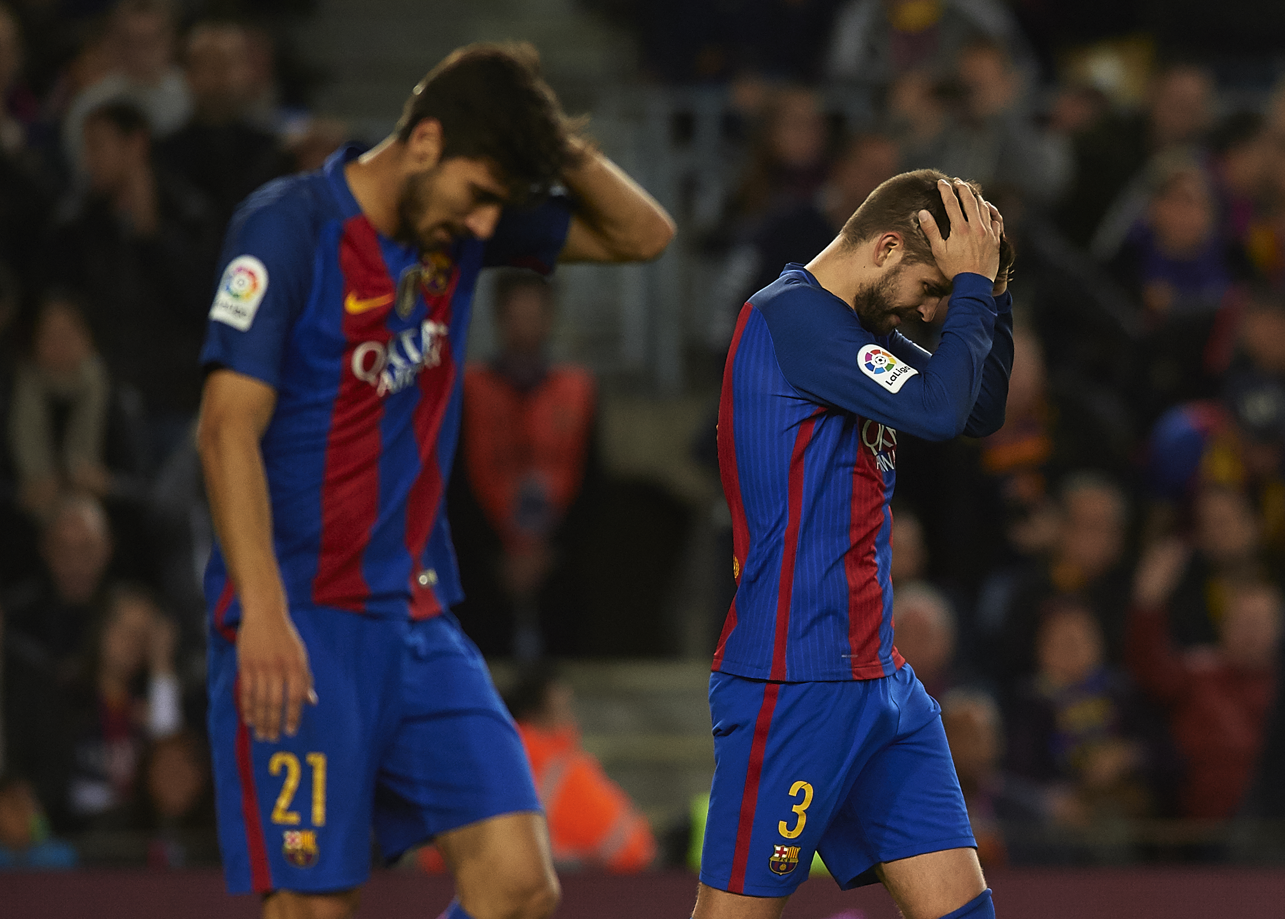BARCELONA, SPAIN - NOVEMBER 19:  Gerard Pique of Barcelona reacts during the La Liga match between FC Barcelona and Malaga CF at Camp Nou stadium on November 19, 2016 in Barcelona, Spain.  (Photo by Manuel Queimadelos Alonso/Getty Images)