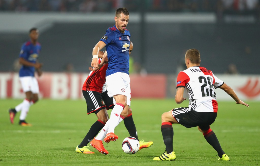 ROTTERDAM, NETHERLANDS - SEPTEMBER 15: Morgan Schneiderlin of Manchester United is put under pressure by Karim El Ahmadi and Jens Toornstra of Feyenoord during the UEFA Europa League Group A match between Feyenoord and Manchester United FC at Feijenoord Stadion on September 15, 2016 in Rotterdam, . (Photo by Dean Mouhtaropoulos/Getty Images)
