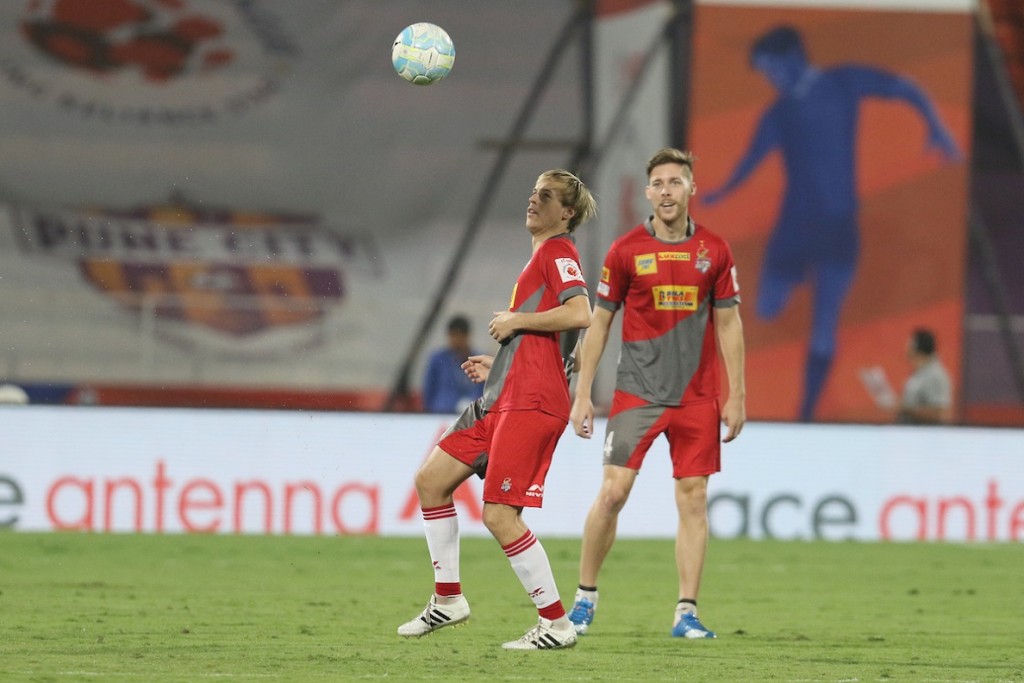 Javier Lara Grande of Atletico de Kolkata during the warmup session during match 32 of the Indian Super League (ISL) season 3 between FC Pune City and Atletico de Kolkata held at the Balewadi Stadium in Pune, India on the 6th November 2016. Photo by Vipin Pawar / ISL / SPORTZPICS