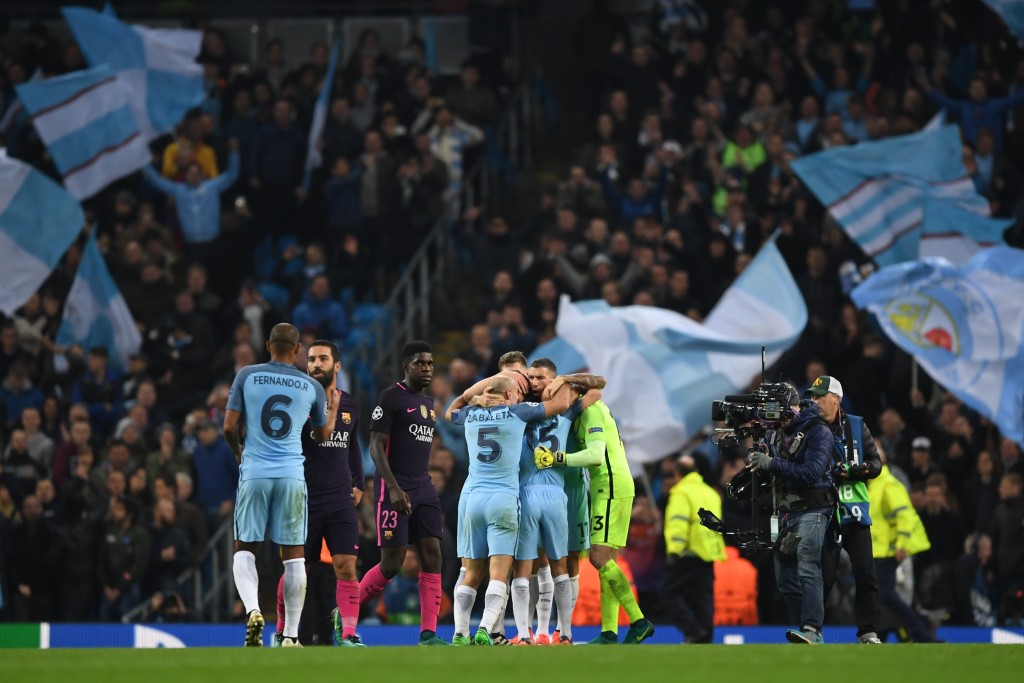 MANCHESTER, ENGLAND - NOVEMBER 01: Manchester City players celebrate victory after the UEFA Champions League Group C match between Manchester City FC and FC Barcelona at Etihad Stadium on November 1, 2016 in Manchester, England. (Photo by Shaun Botterill/Getty Images)