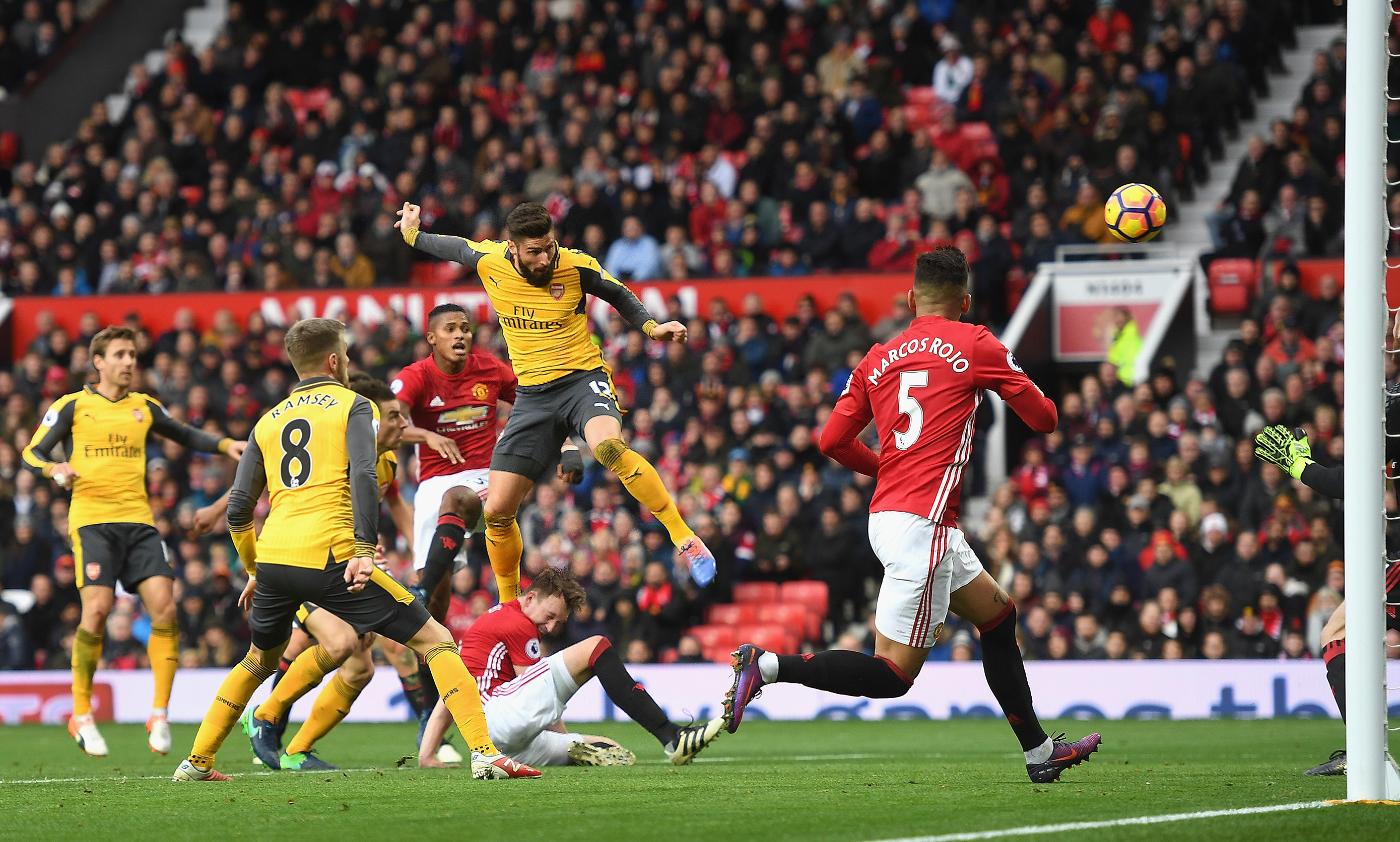 MANCHESTER, ENGLAND - NOVEMBER 19:  Olivier Giroud of Arsenal (C) scores his sides first goal during the Premier League match between Manchester United and Arsenal at Old Trafford on November 19, 2016 in Manchester, England.  (Photo by Michael Regan/Getty Images)