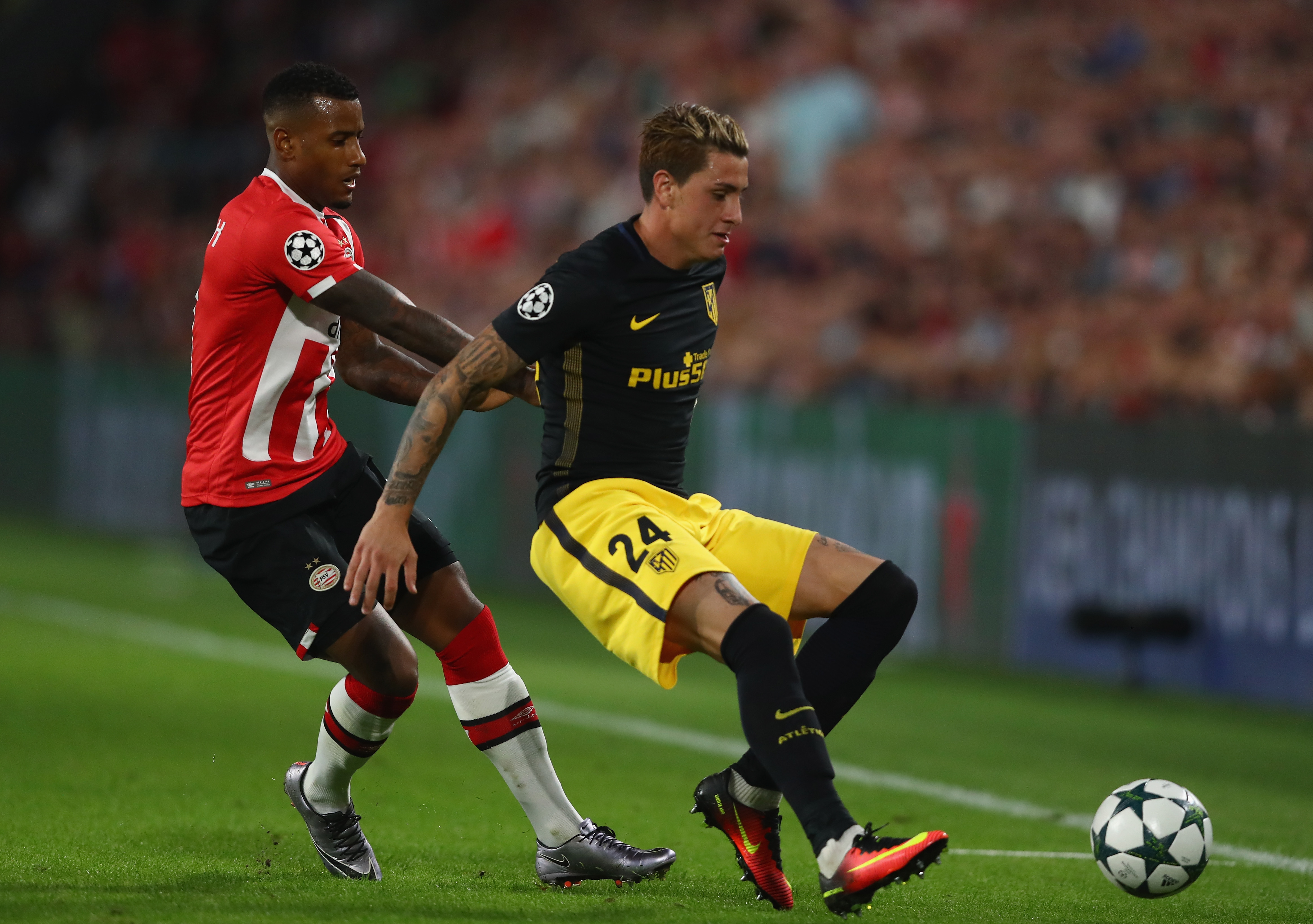 EINDHOVEN, NETHERLANDS - SEPTEMBER 13:  José Gimenez of Atletico Madrid holds of Luciano Narsingh of PSV Eindhoven during the UEFA Champions League Group D match between PSV Eindhoven and Club Atletico de Madrid at Philips Stadion on September 13, 2016 in Eindhoven, Netherlands .  (Photo by Dean Mouhtaropoulos/Getty Images)
