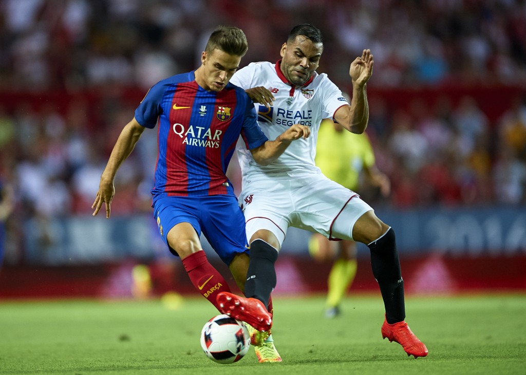 SEVILLE, SPAIN - AUGUST 14: Denis Suarez of FC Barcelona (L) is challenged by Gabriel Mercado of Sevilla FC (R) during the match between Sevilla FC vs FC Barcelona as part of the Spanish Super Cup Final 1st Leg at Estadio Ramon Sanchez Pizjuan on August 14, 2016 in Seville, Spain. (Photo by Aitor Alcalde/Getty Images)