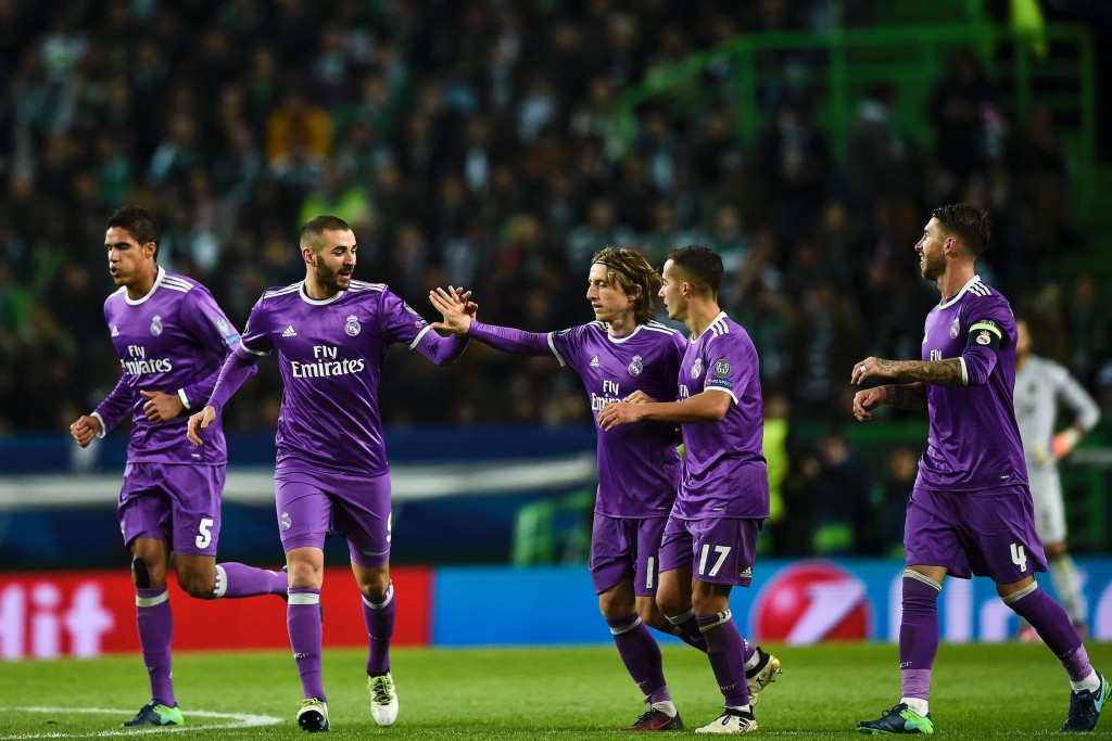 TOPSHOT - Real Madrid's French forward Karim Benzema (2L) celebrates with his teammate Real Madrid's Croatian midfielder Luka Modric (3R) after scoring a goal during the UEFA Champions League football match Sporting CP vs Real Madrid CF at the Jose Alvalade stadium in Lisbon on November 22, 2016. / AFP / PATRICIA DE MELO MOREIRA (Photo credit should read PATRICIA DE MELO MOREIRA/AFP/Getty Images)