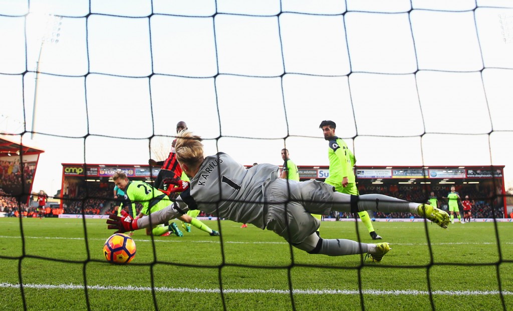 BOURNEMOUTH, ENGLAND - DECEMBER 04: Loris Karius of Liverpool fails to stop Ryan Fraser of AFC Bournemouth (obscured) from scoring their second goalduring the Premier League match between AFC Bournemouth and Liverpool at Vitality Stadium on December 4, 2016 in Bournemouth, England. (Photo by Michael Steele/Getty Images)