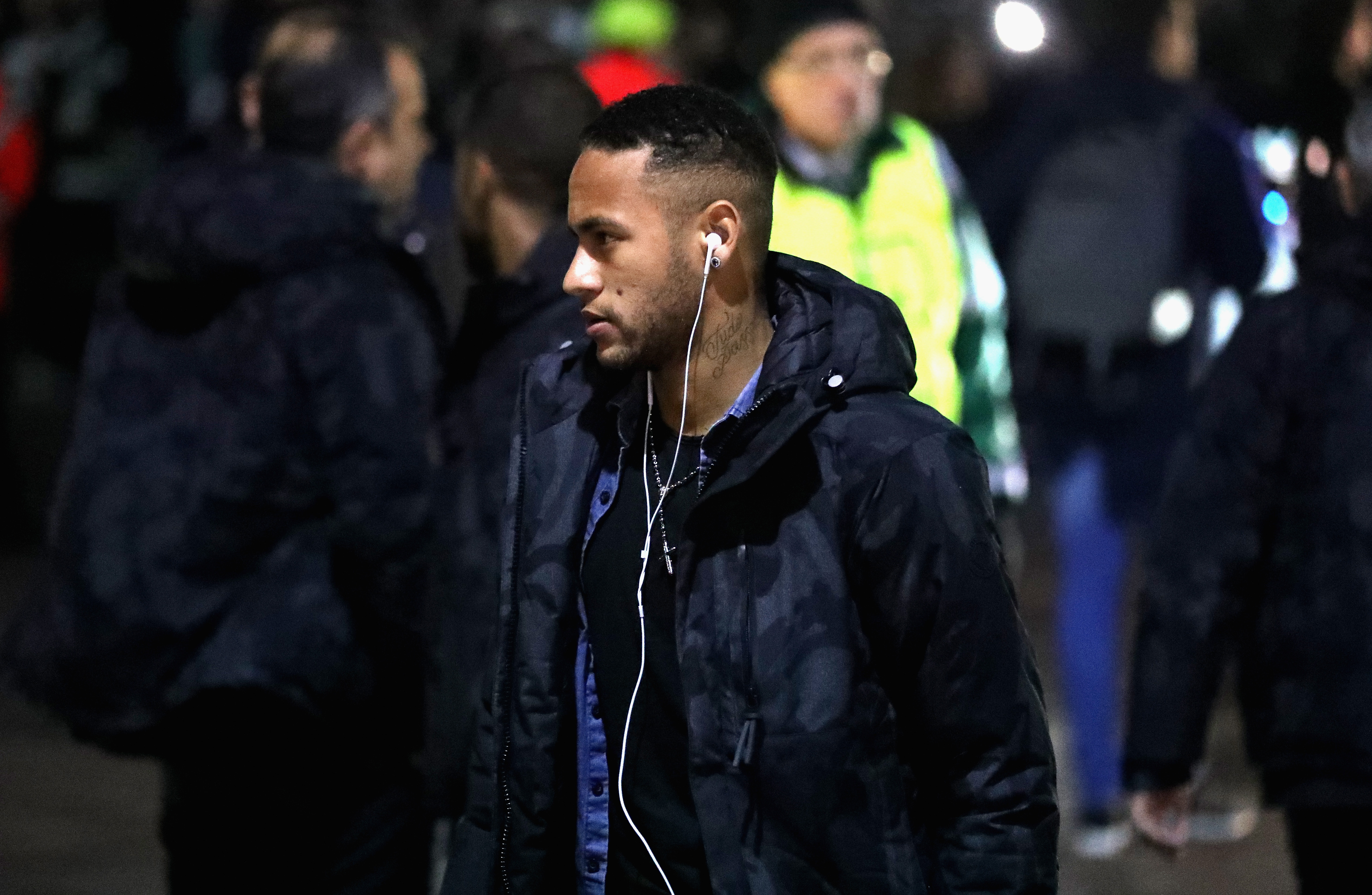 GLASGOW, SCOTLAND - NOVEMBER 23: Neymar JR of Barcelona arrives at the stadiium prior to kick off during the UEFA Champions League Group C match between Celtic FC and FC Barcelona at Celtic Park Stadium on November 23, 2016 in Glasgow, Scotland. (Photo by Ian MacNicol/Getty Images)