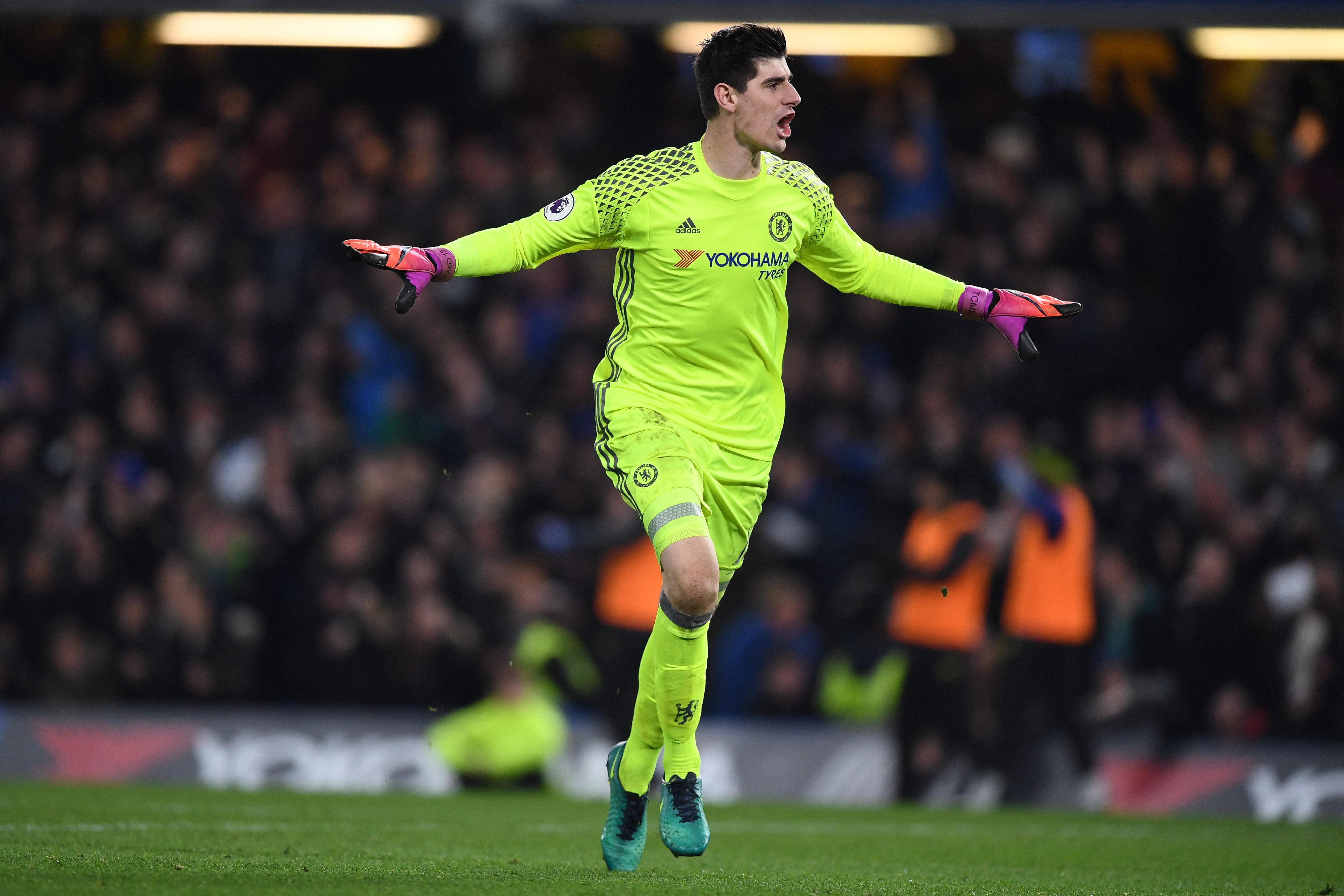 LONDON, ENGLAND - NOVEMBER 26: Thibaut Courtois of Chelsea celebrates his team's second goal during the Premier League match between Chelsea and Tottenham Hotspur at Stamford Bridge on November 26, 2016 in London, England. (Photo by Shaun Botterill/Getty Images)