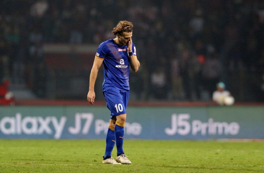 An early shower for Forlan saw Mumbai City succumb to a narrow 3-2 loss in the first leg of the semi-final. (Picture Courtesy - ISL)
