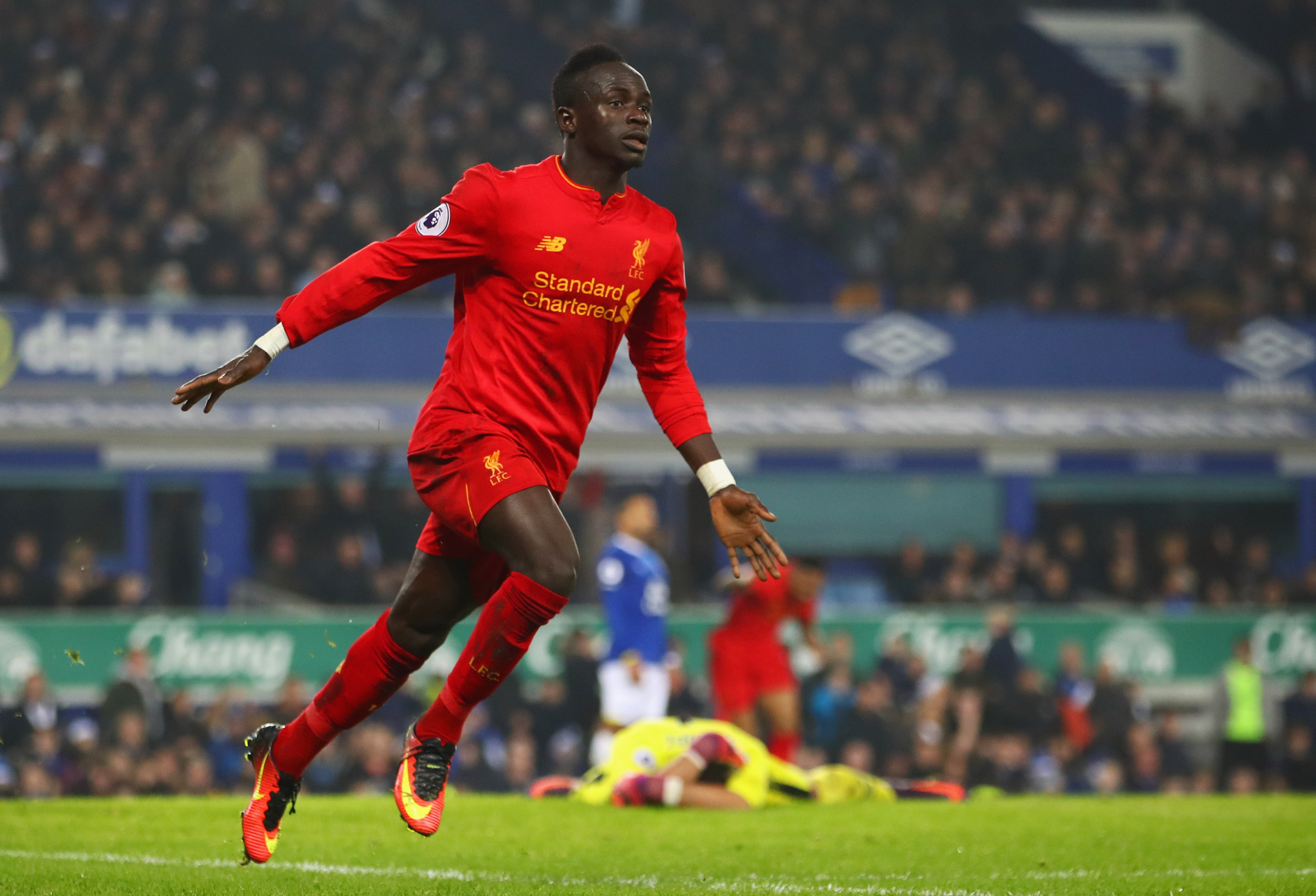 LIVERPOOL, ENGLAND - DECEMBER 19: Sadio Mane of Liverpool celebrates as he scores their first goal during the Premier League match between Everton and Liverpool at Goodison Park on December 19, 2016 in Liverpool, England. (Photo by Clive Brunskill/Getty Images)