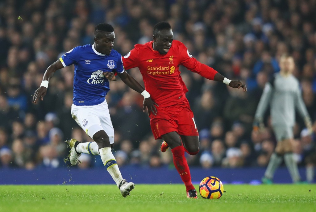 LIVERPOOL, ENGLAND - DECEMBER 19: Sadio Mane of Liverpool holds off Idrissa Gueye of Everton during the Premier League match between Everton and Liverpool at Goodison Park on December 19, 2016 in Liverpool, England. (Photo by Clive Brunskill/Getty Images)