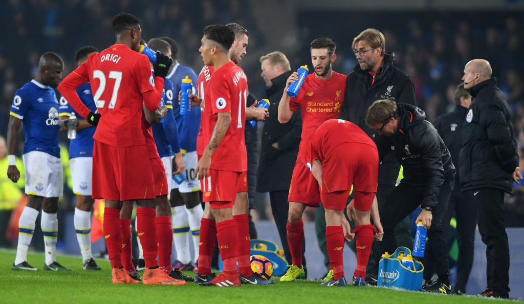 LIVERPOOL, ENGLAND - DECEMBER 19: Jurgen Klopp manager of Liverpool gives instructions during the Premier League match between Everton and Liverpool at Goodison Park on December 19, 2016 in Liverpool, England. (Photo by Michael Regan/Getty Images)