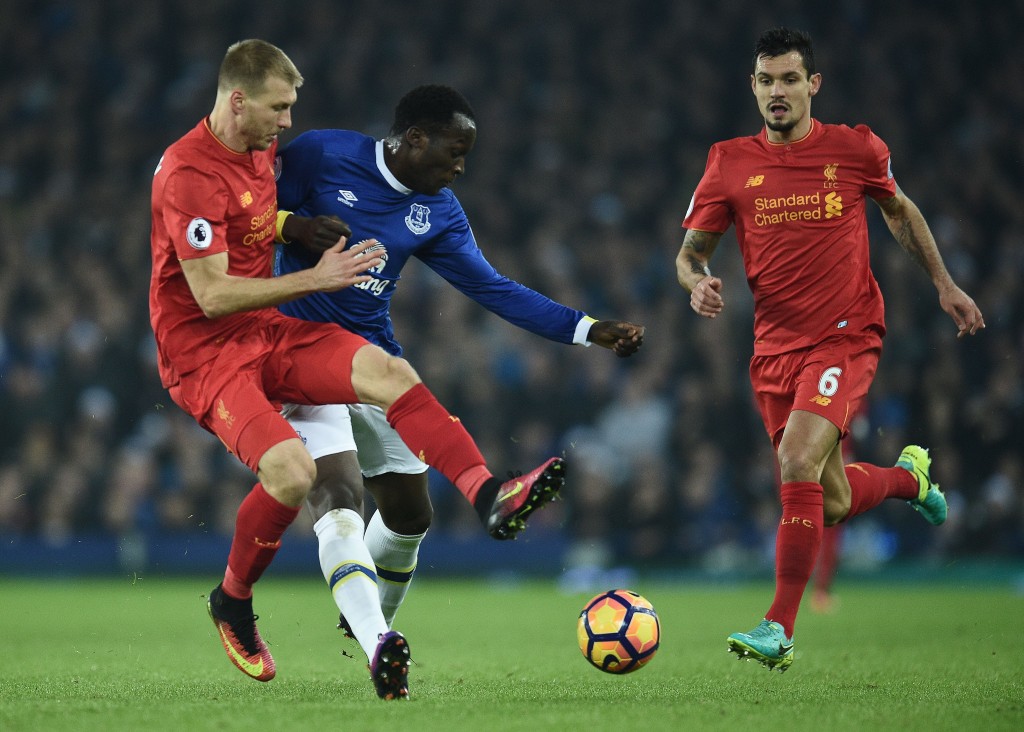Everton's Belgian striker Romelu Lukaku (C) vies with Liverpool's Estonian defender Ragnar Klavan (L) and Liverpool's Croatian defender Dejan Lovren during the English Premier League football match between Everton and Liverpool at Goodison Park in Liverpool, north west England on December 19, 2016. / AFP / Oli SCARFF / RESTRICTED TO EDITORIAL USE. No use with unauthorized audio, video, data, fixture lists, club/league logos or 'live' services. Online in-match use limited to 75 images, no video emulation. No use in betting, games or single club/league/player publications. / (Photo credit should read OLI SCARFF/AFP/Getty Images)